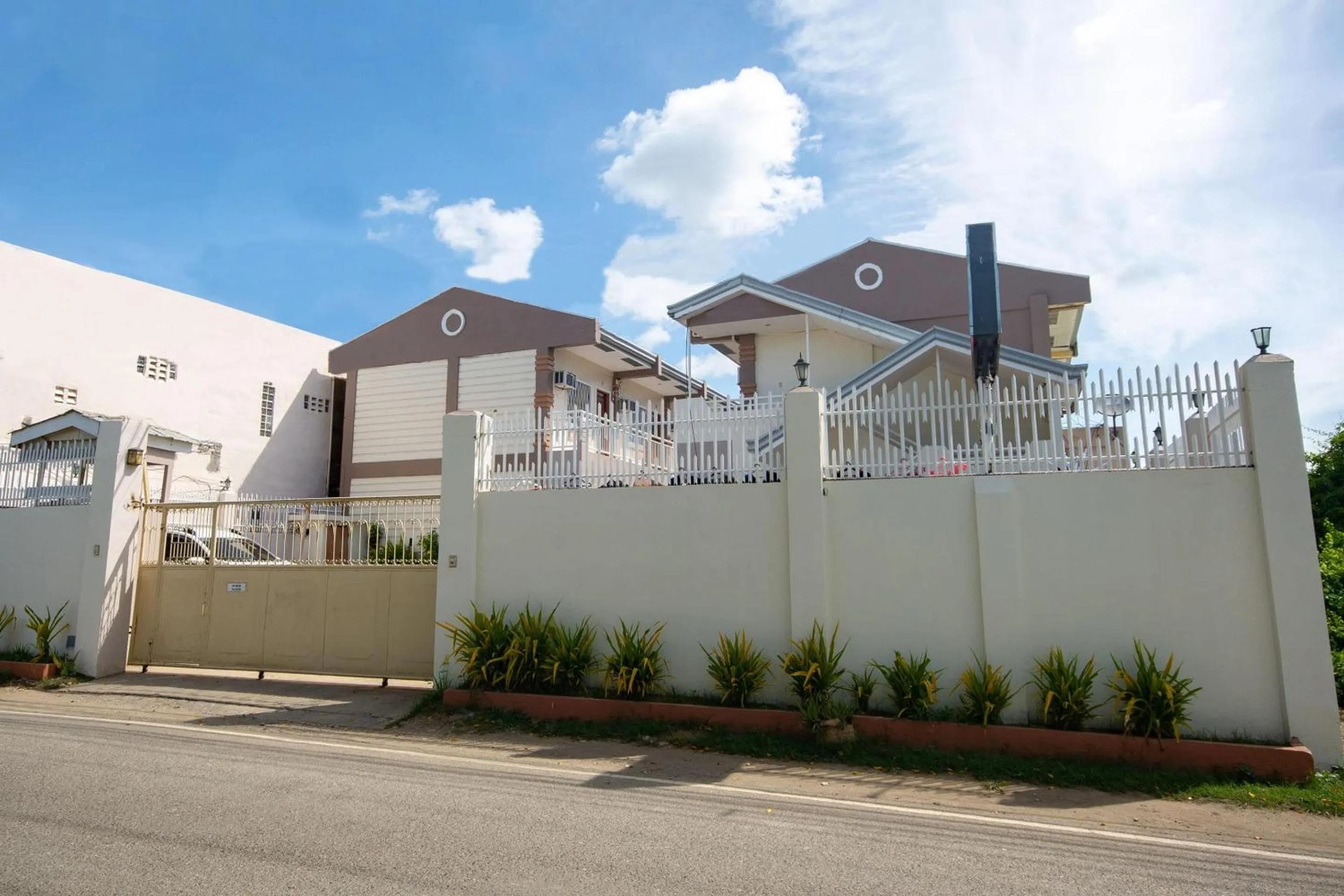 Facade/entrance in 3j's And K Apartment