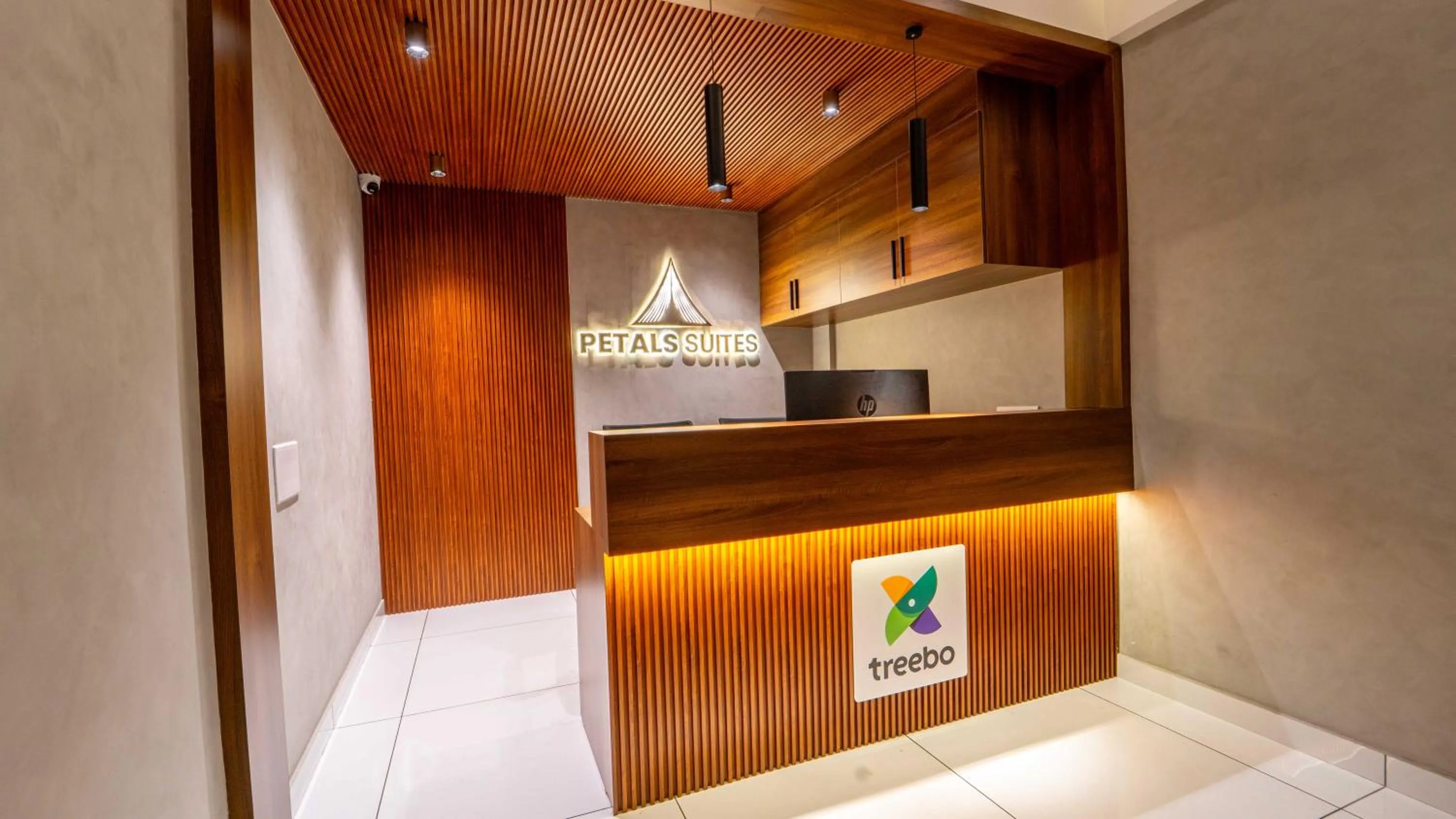 Lobby or reception in Treebo Petals Suites Marine Drive