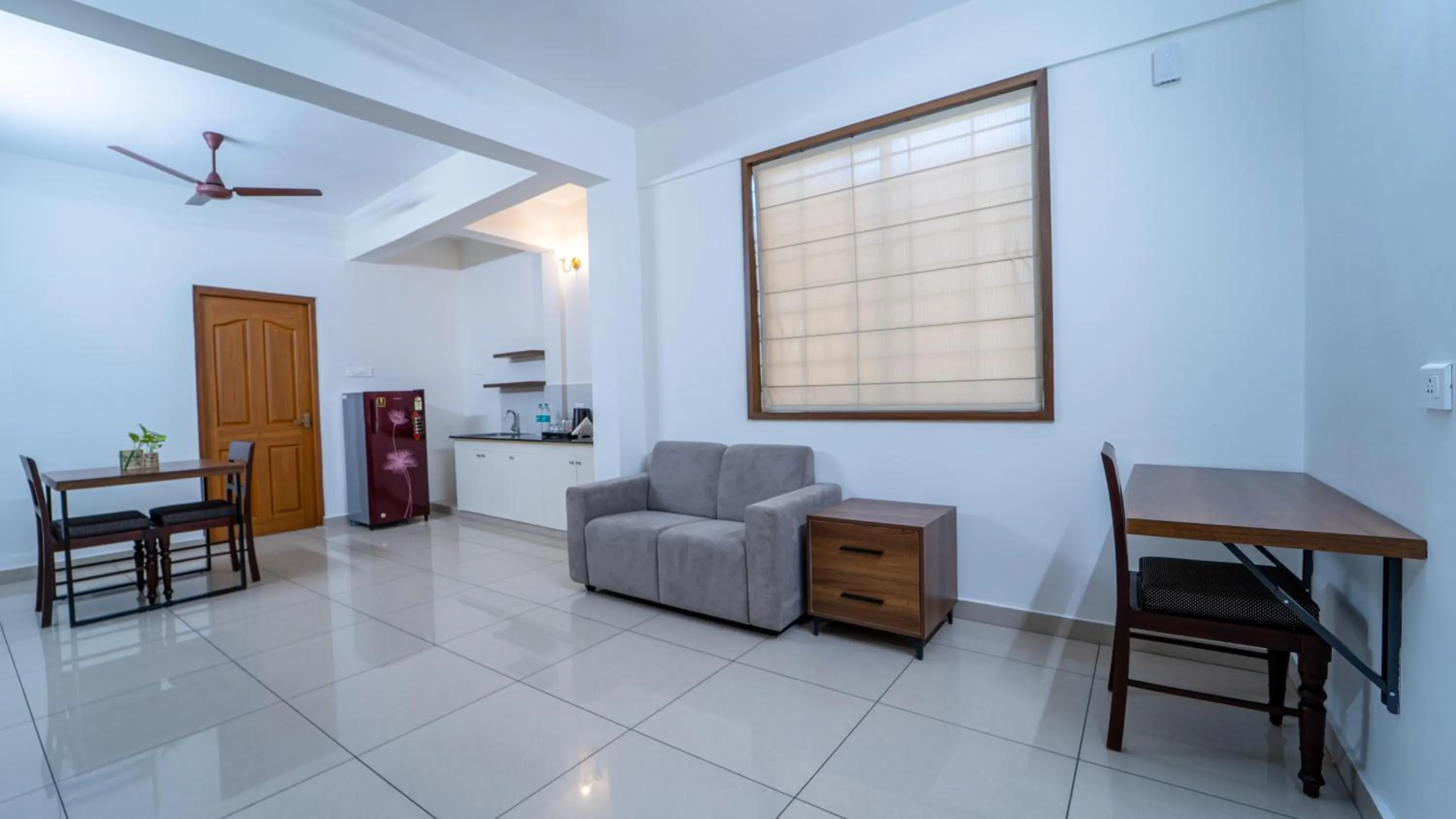 Living room in Treebo Petals Suites Marine Drive