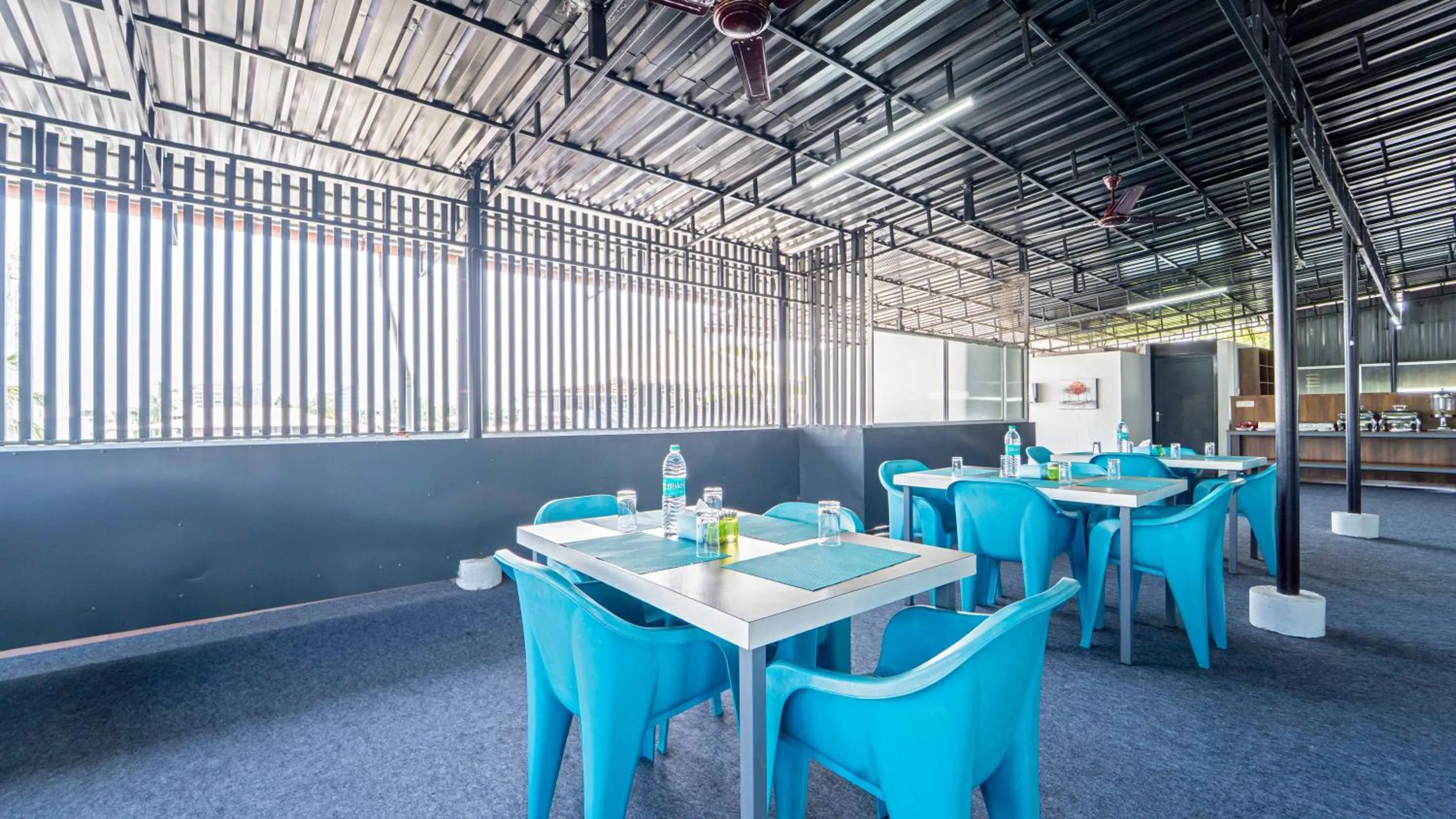 Dining area in Treebo Petals Suites Marine Drive