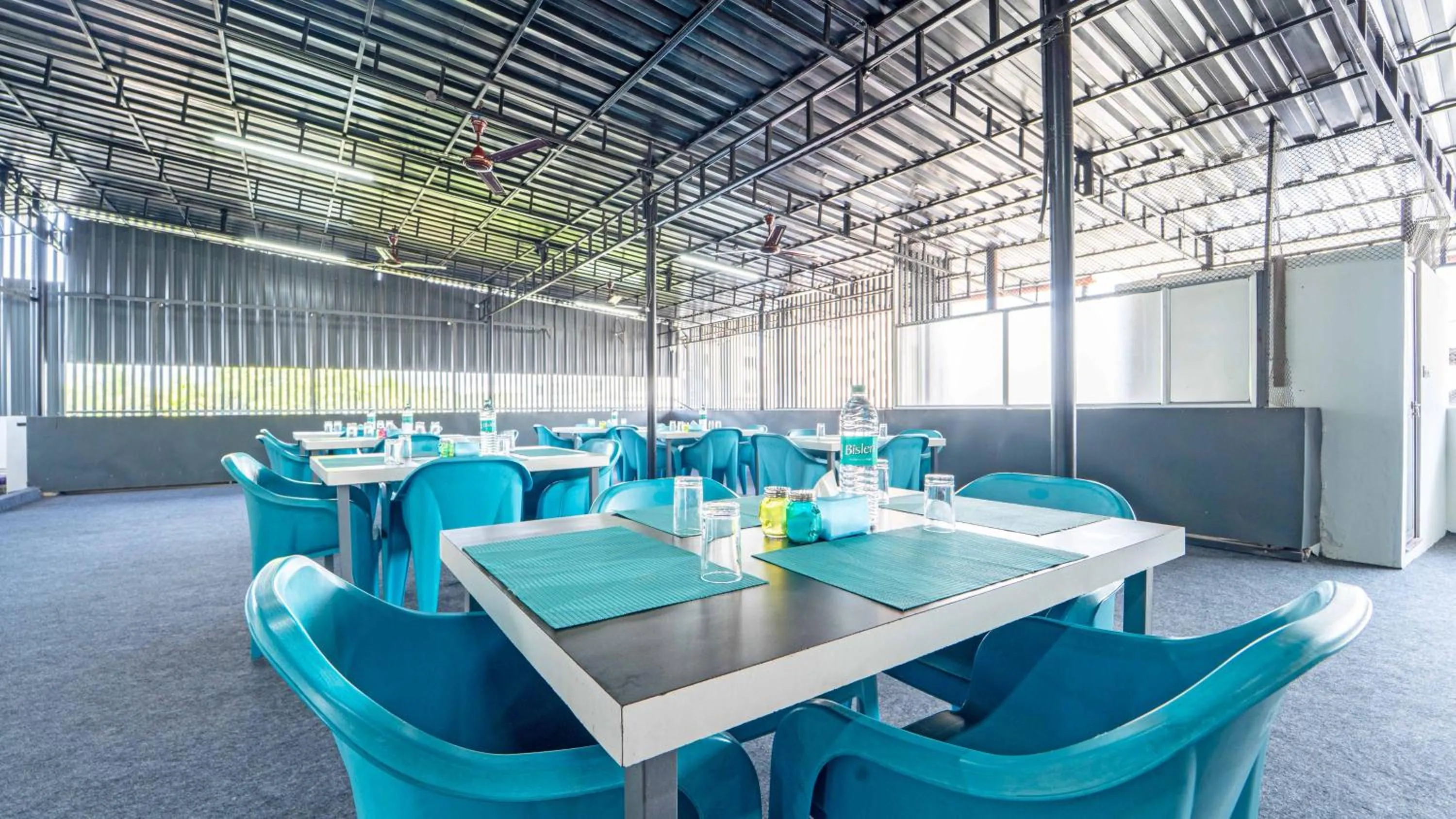 Dining area in Treebo Petals Suites Marine Drive