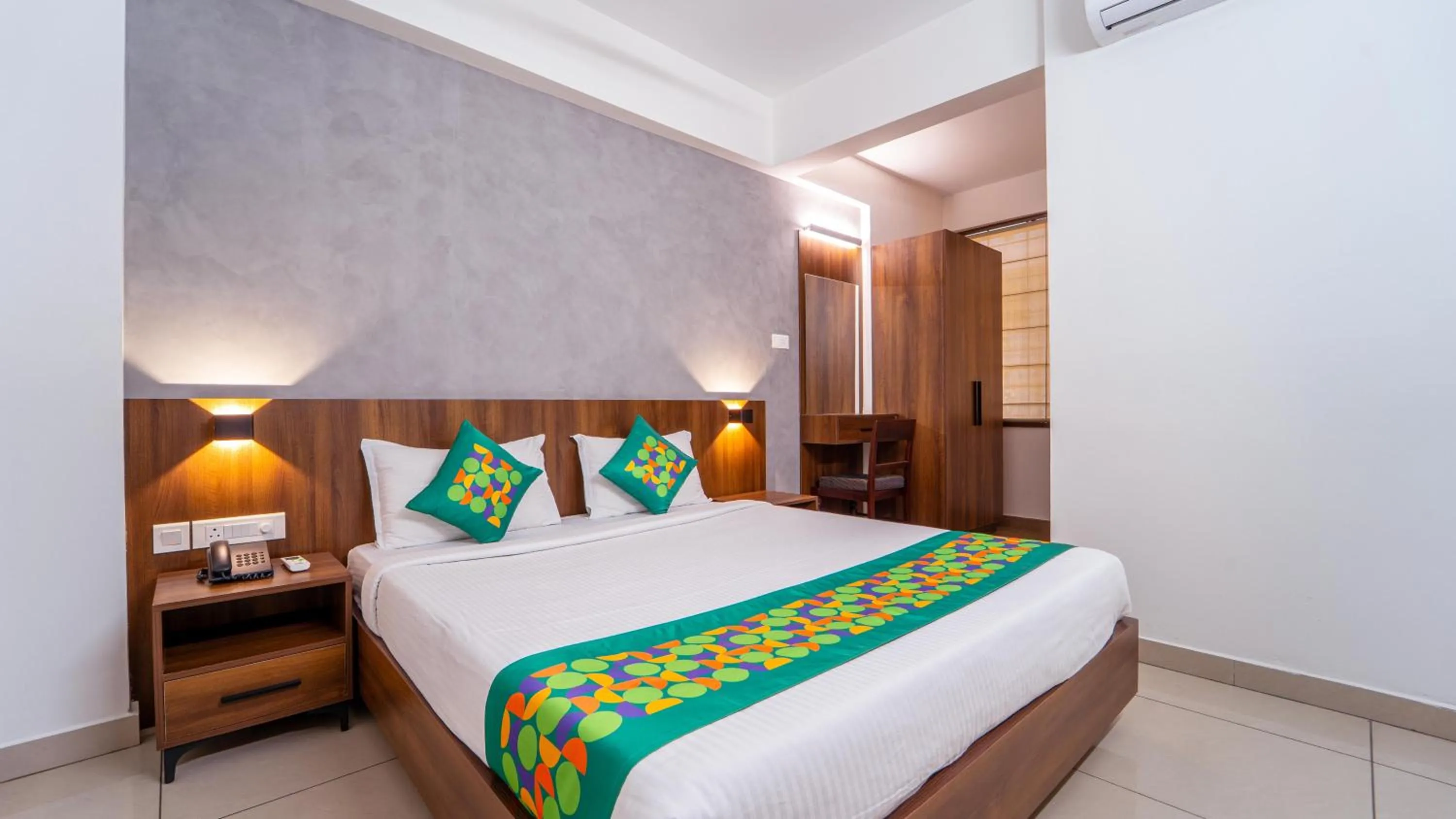 Bedroom, Bed in Treebo Petals Suites Marine Drive
