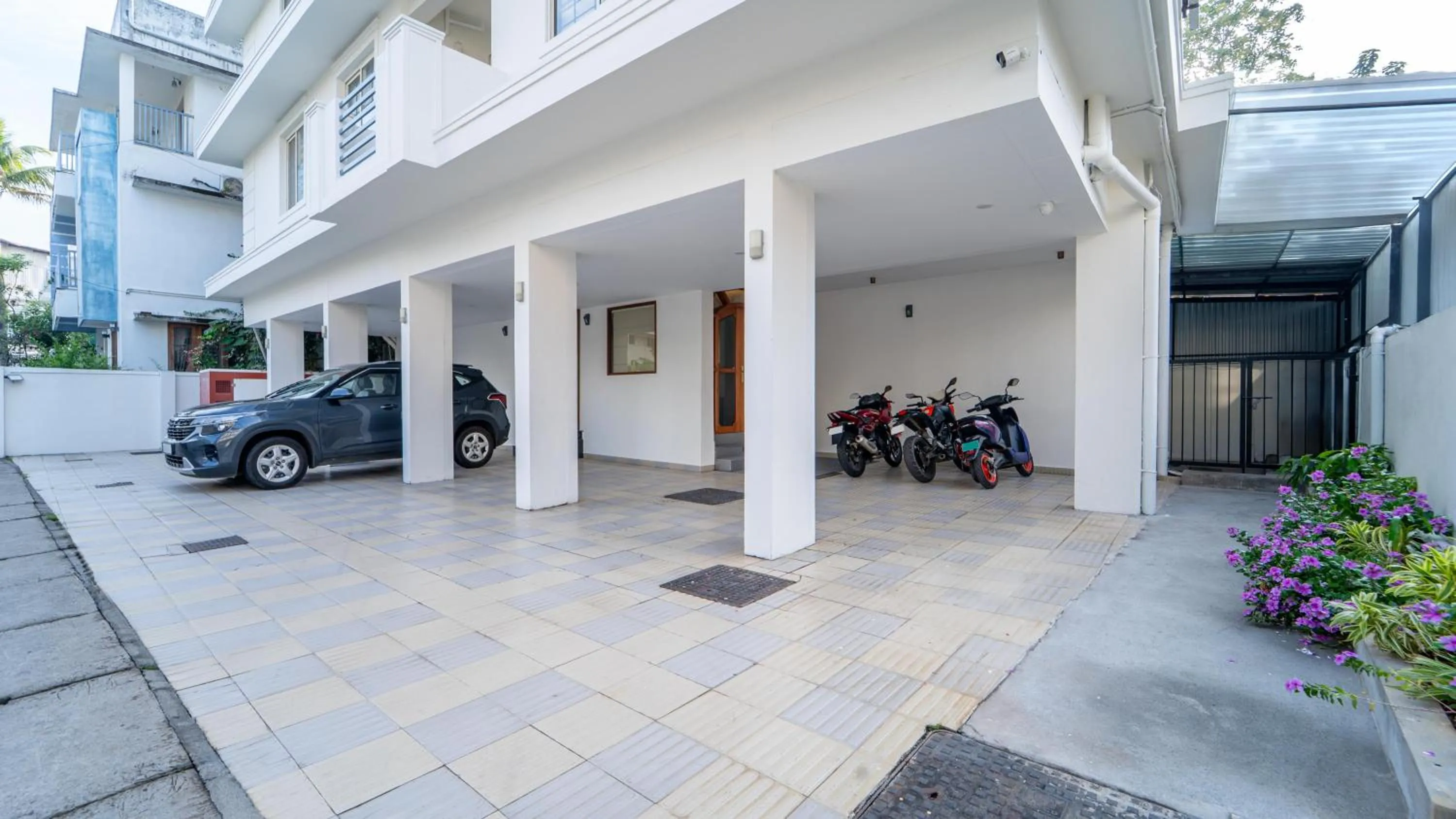 Parking in Treebo Petals Suites Marine Drive