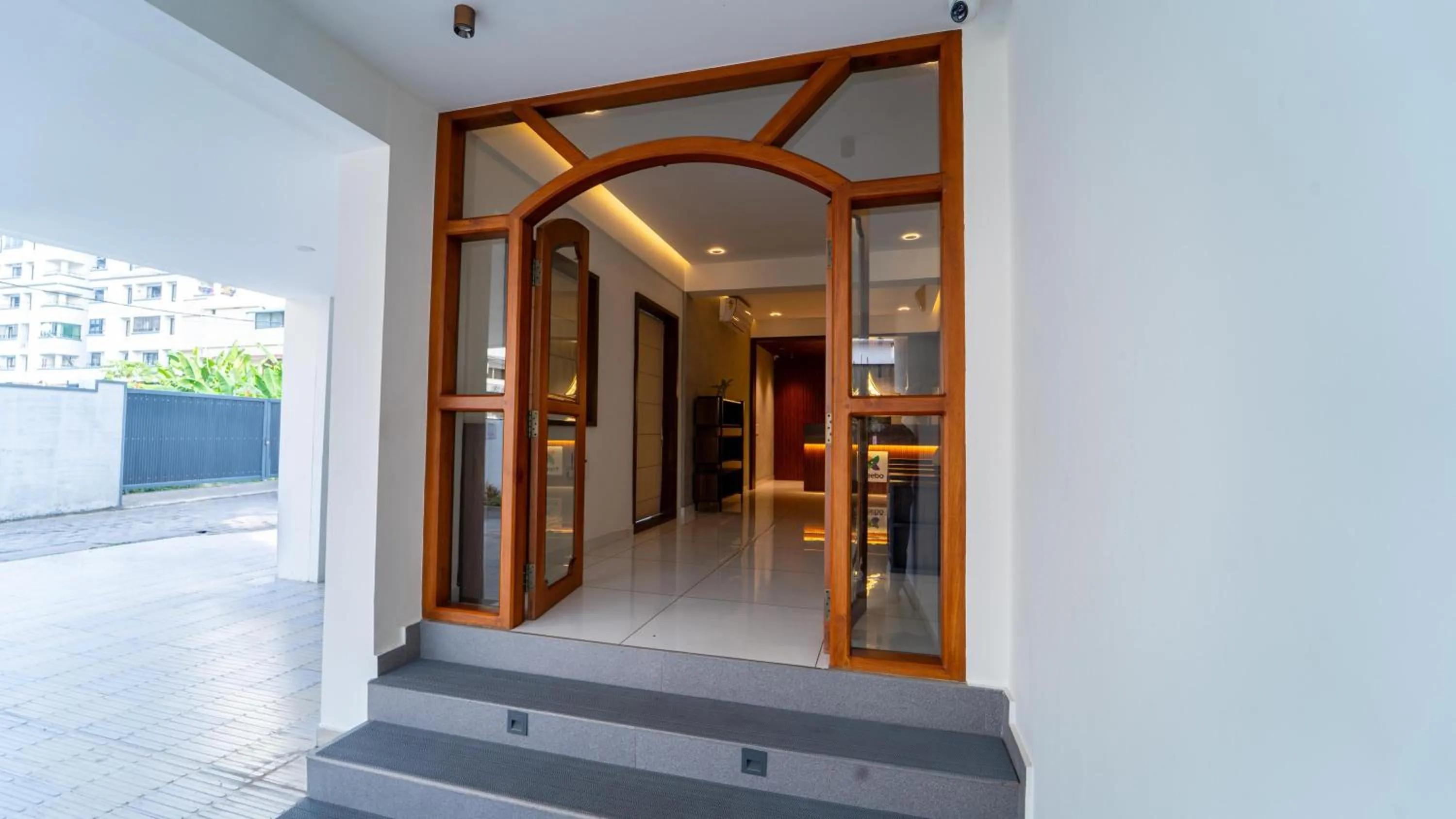 Facade/entrance in Treebo Petals Suites Marine Drive