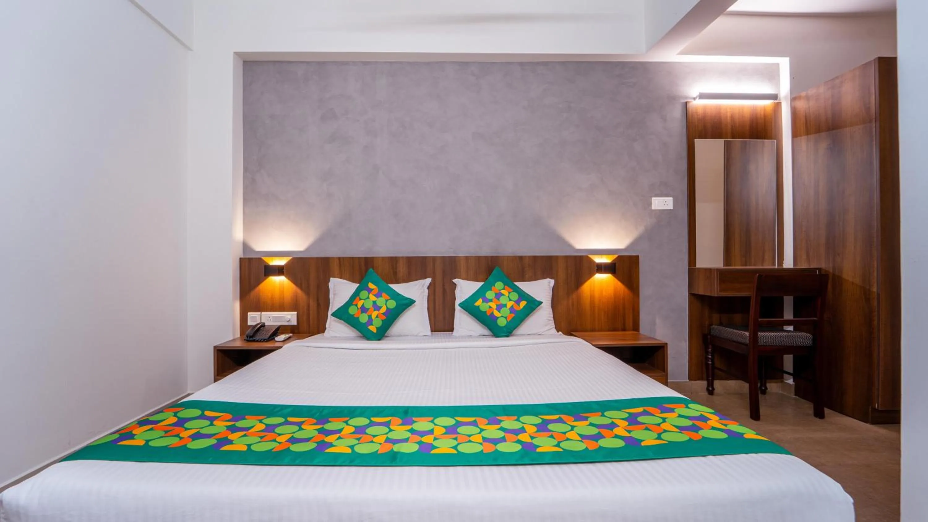 Bedroom, Bed in Treebo Petals Suites Marine Drive