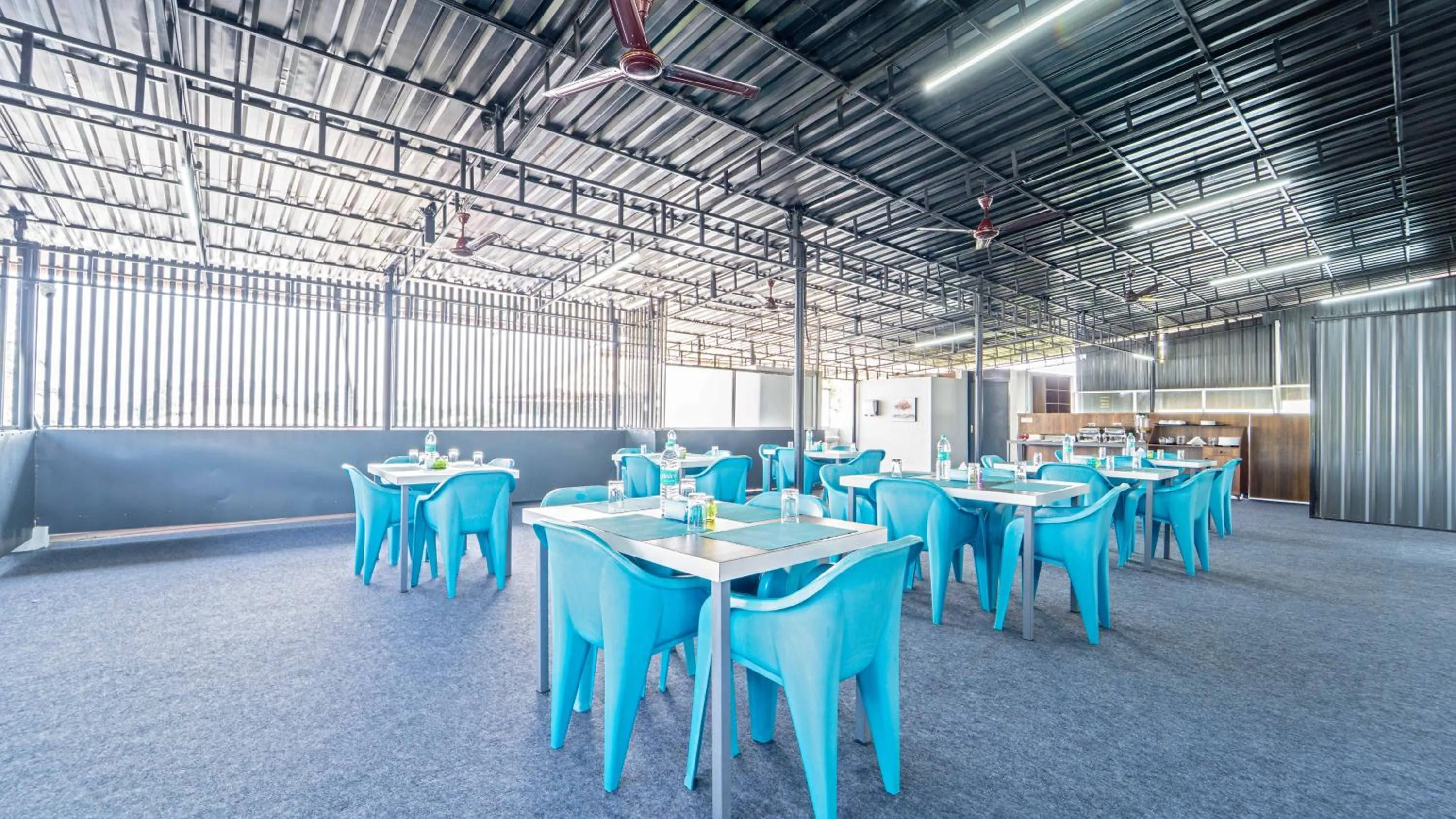 Dining area in Treebo Petals Suites Marine Drive