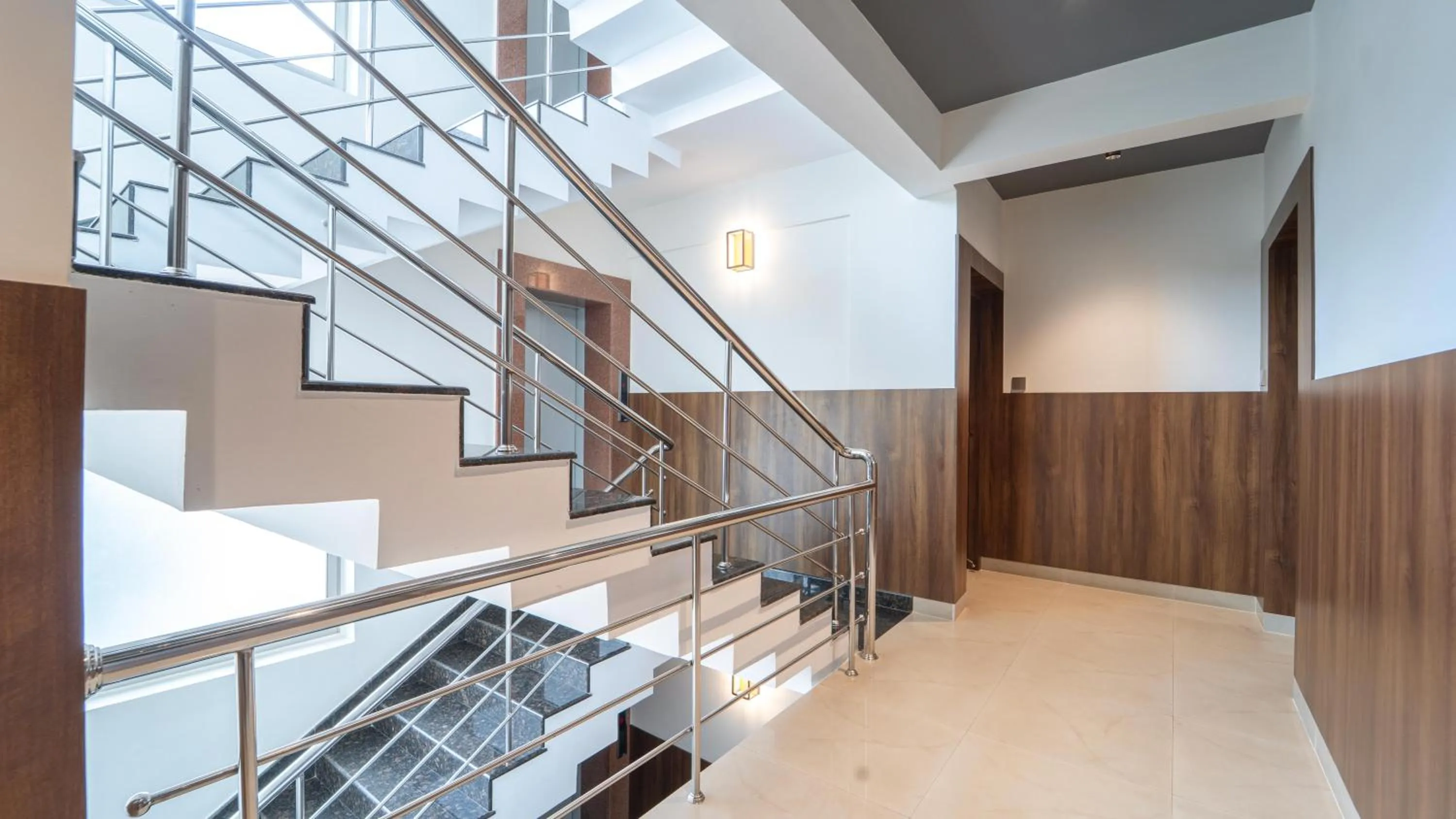 Lobby or reception in Treebo Petals Suites Marine Drive