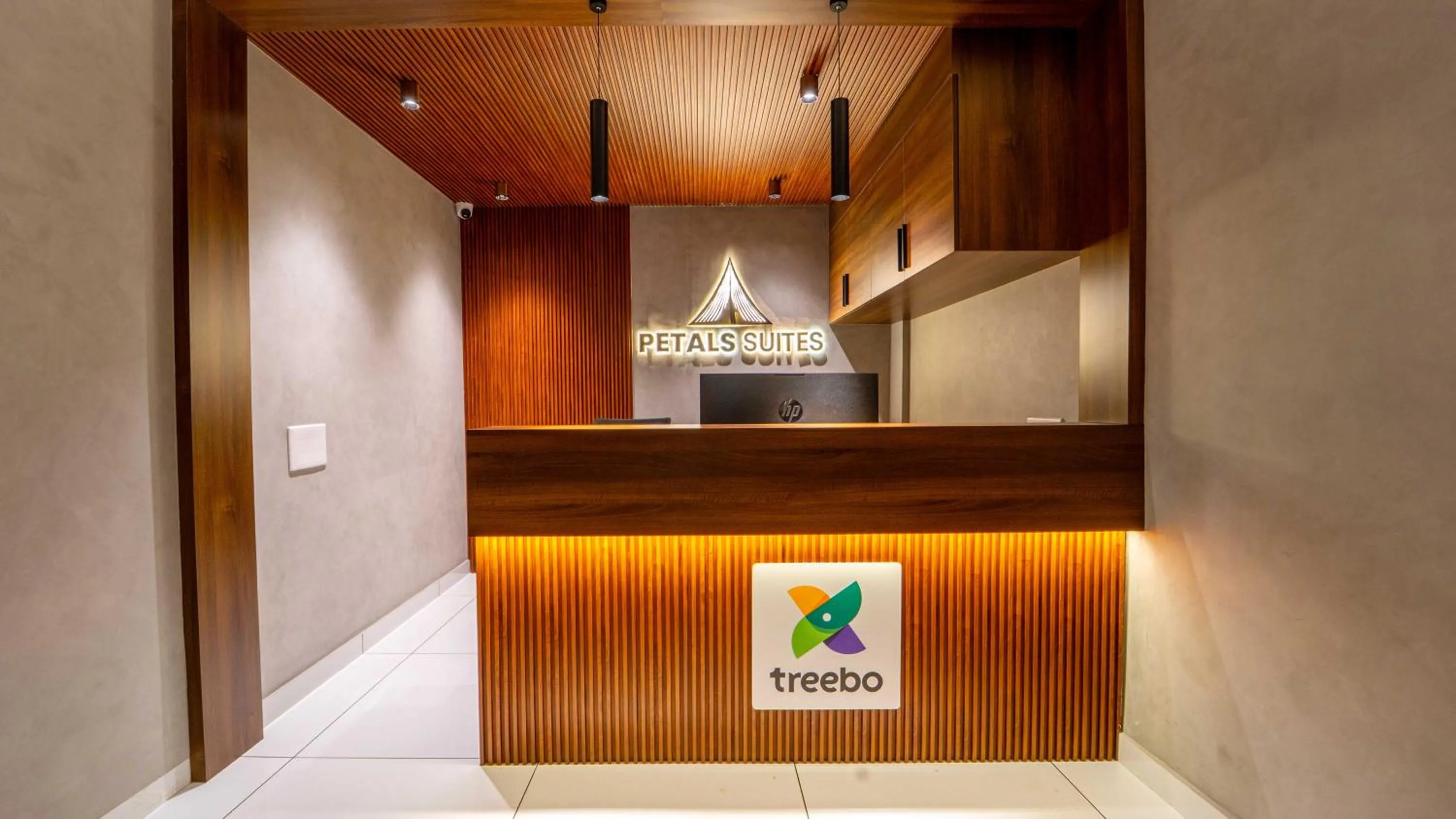 Lobby or reception in Treebo Petals Suites Marine Drive