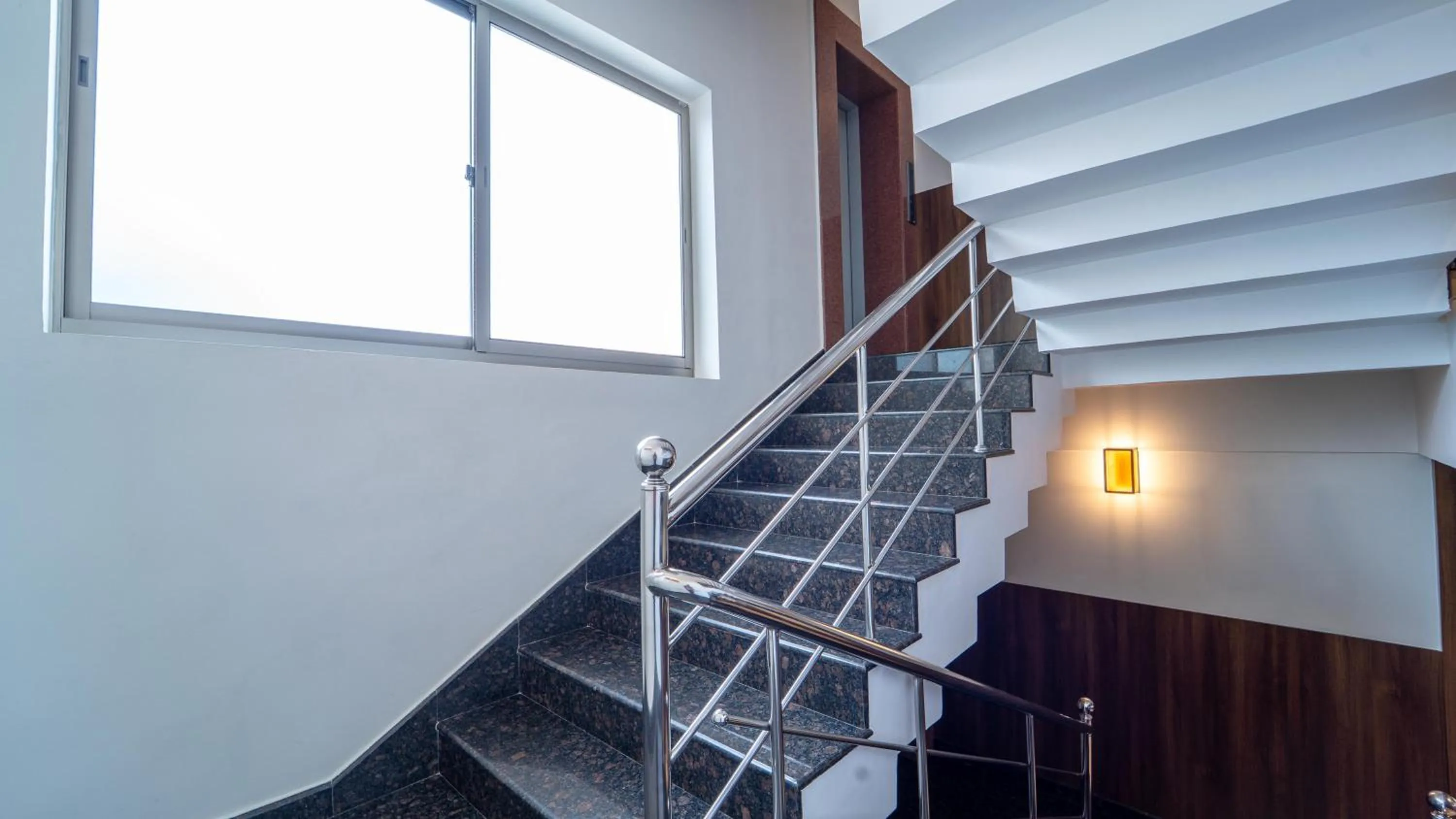 Lobby or reception in Treebo Petals Suites Marine Drive