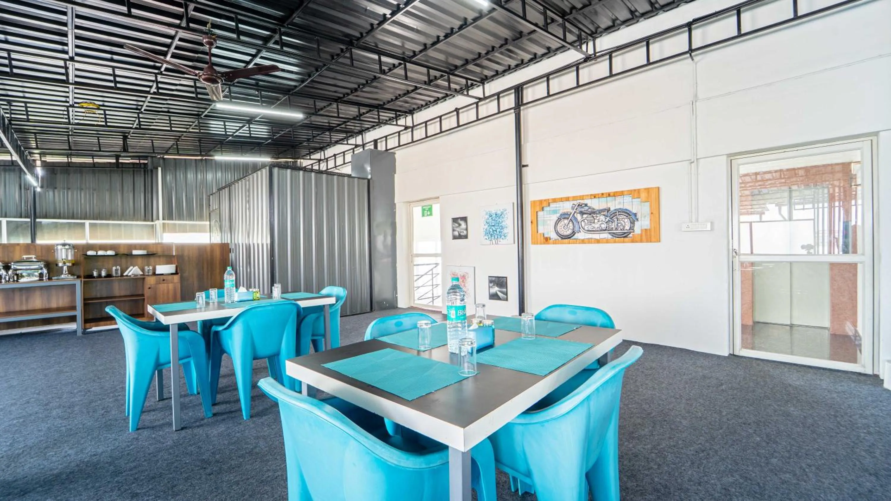 Dining area in Treebo Petals Suites Marine Drive