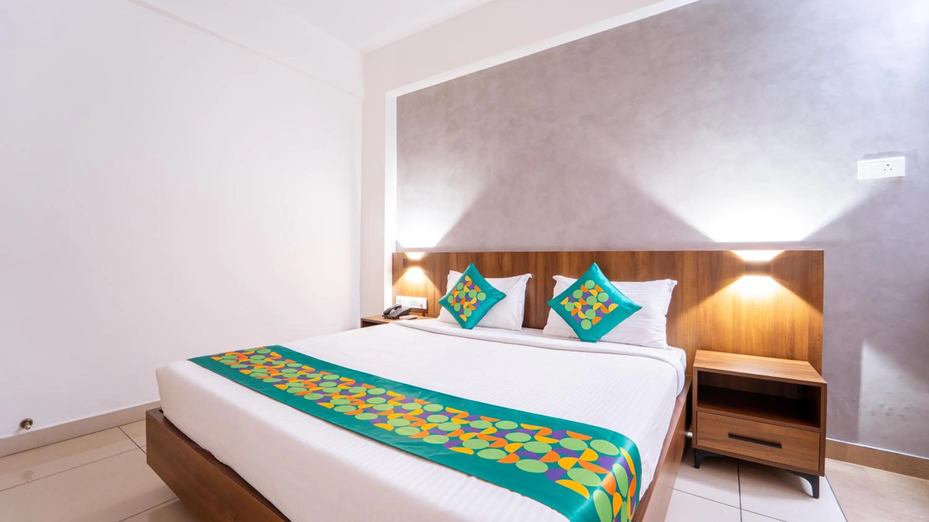 Bedroom, Bed in Treebo Petals Suites Marine Drive