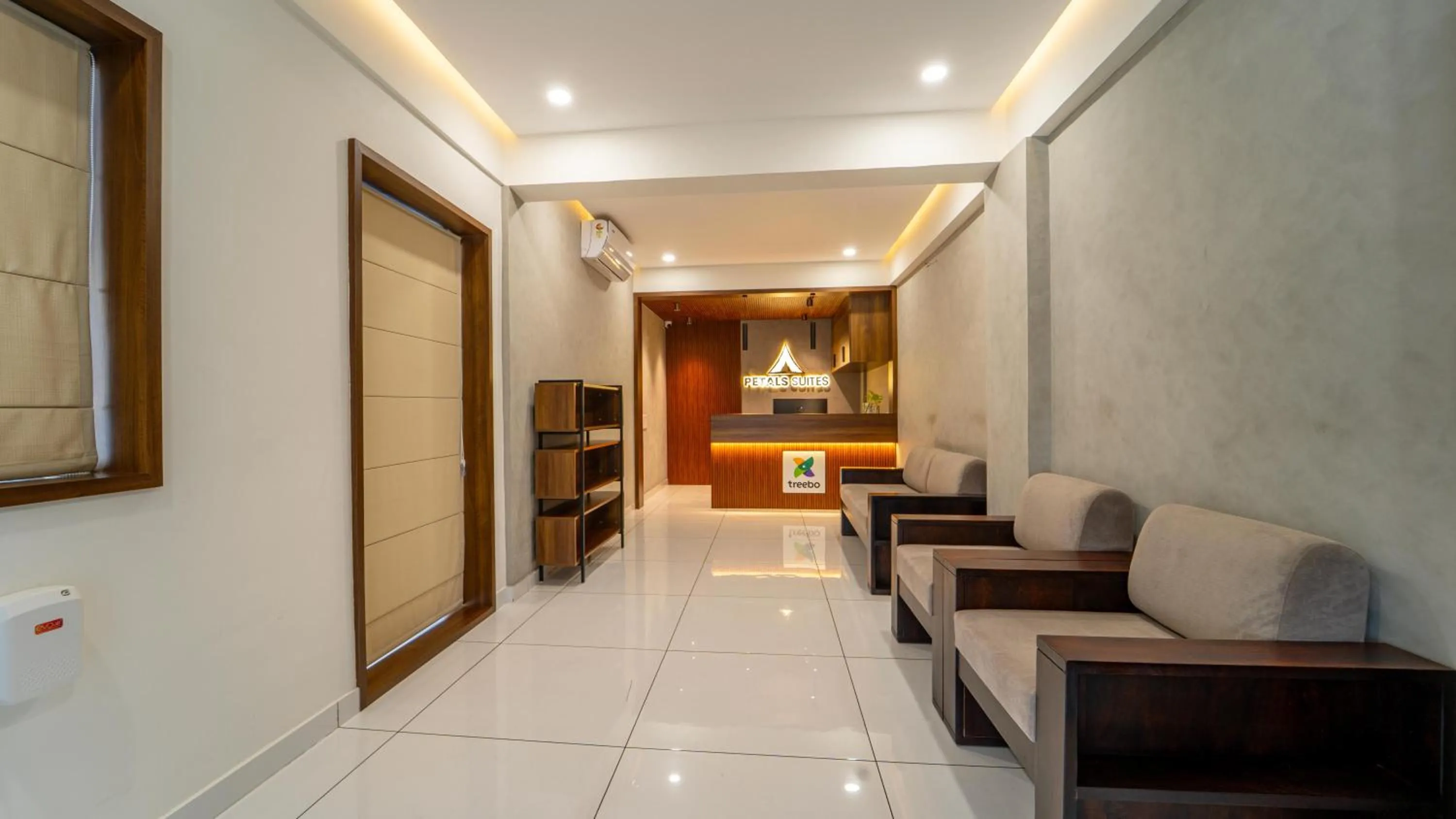 Lobby or reception in Treebo Petals Suites Marine Drive