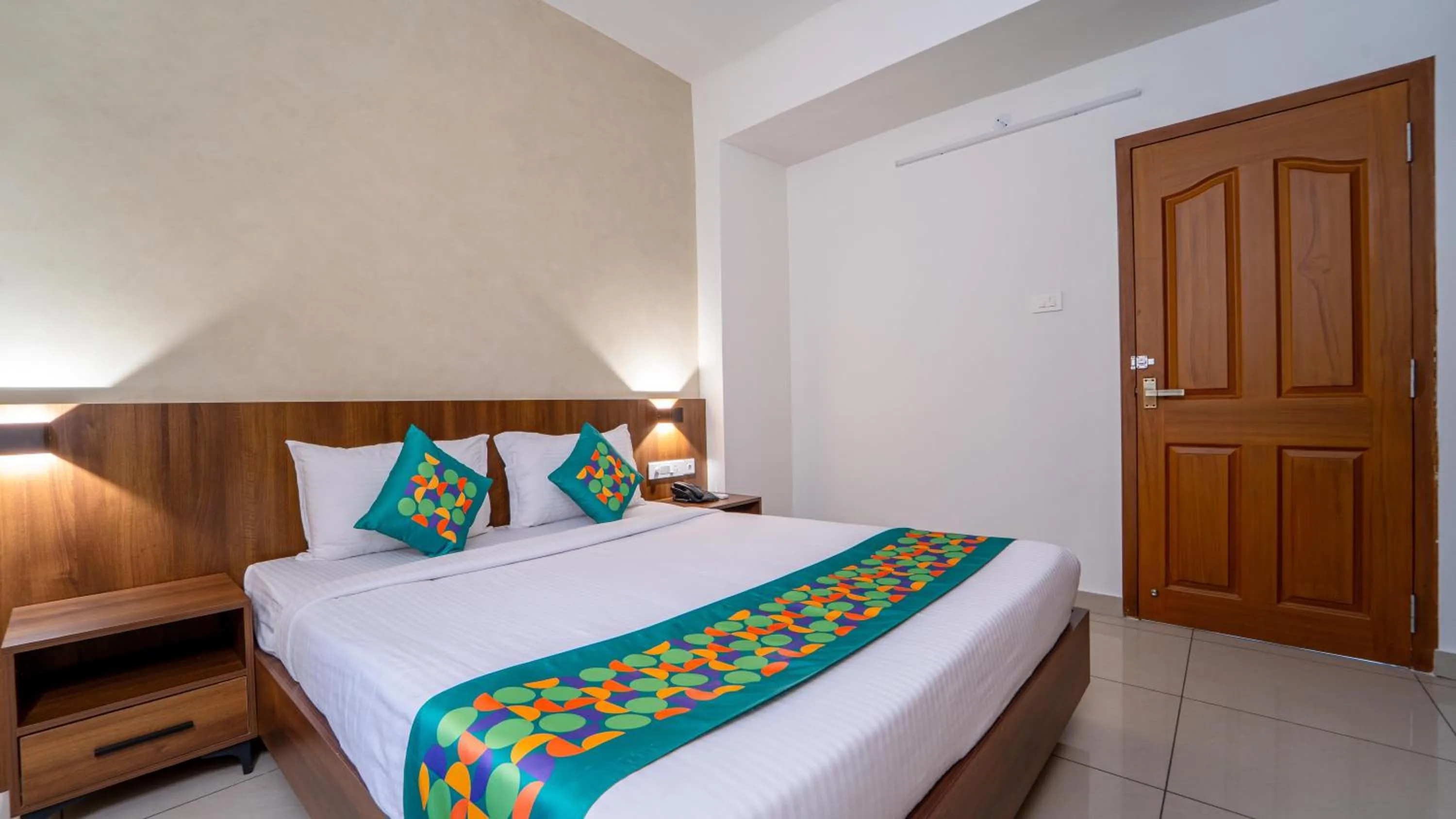 Bedroom, Bed in Treebo Petals Suites Marine Drive