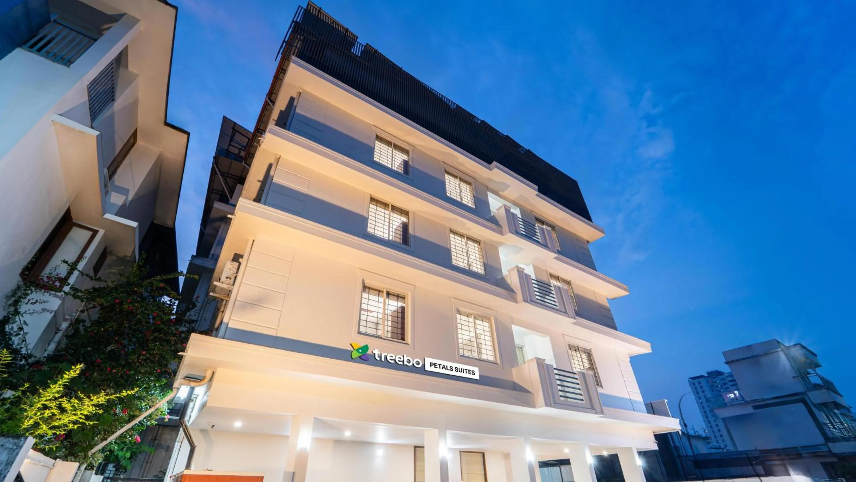 Property building in Treebo Petals Suites Marine Drive