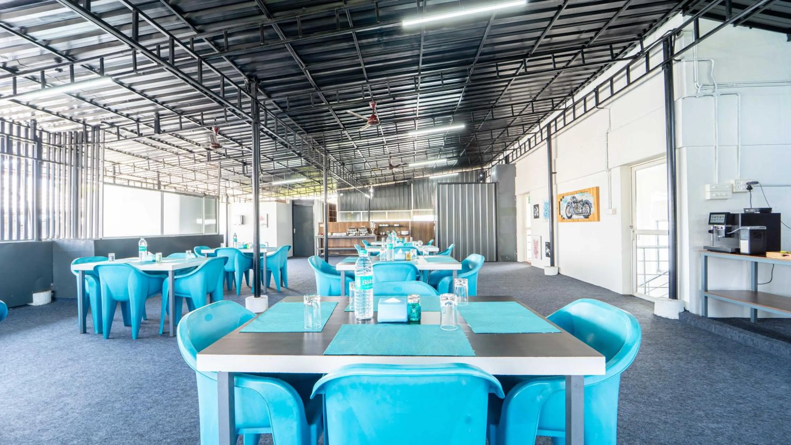 Dining area in Treebo Petals Suites Marine Drive