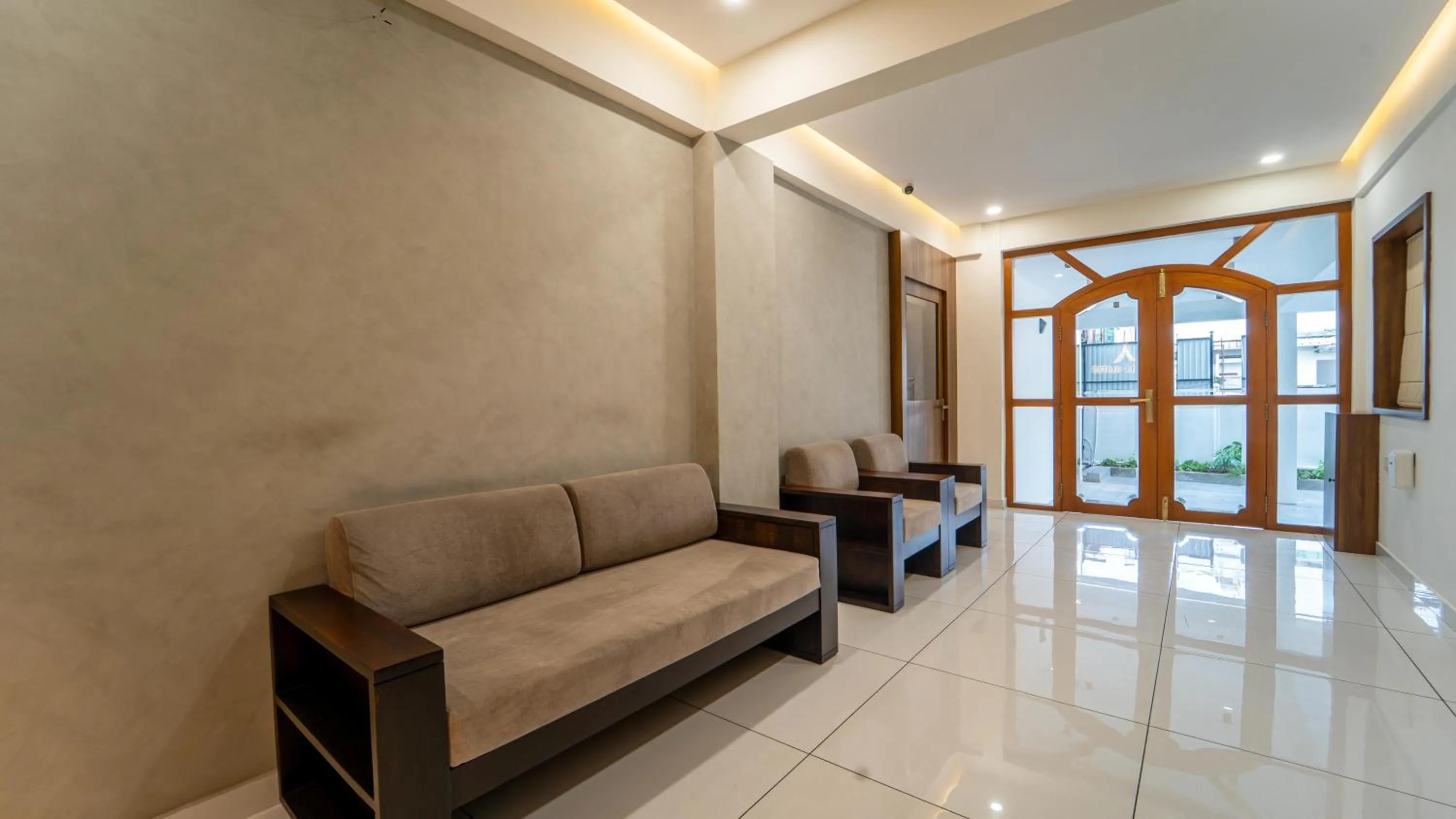 Seating area in Treebo Petals Suites Marine Drive