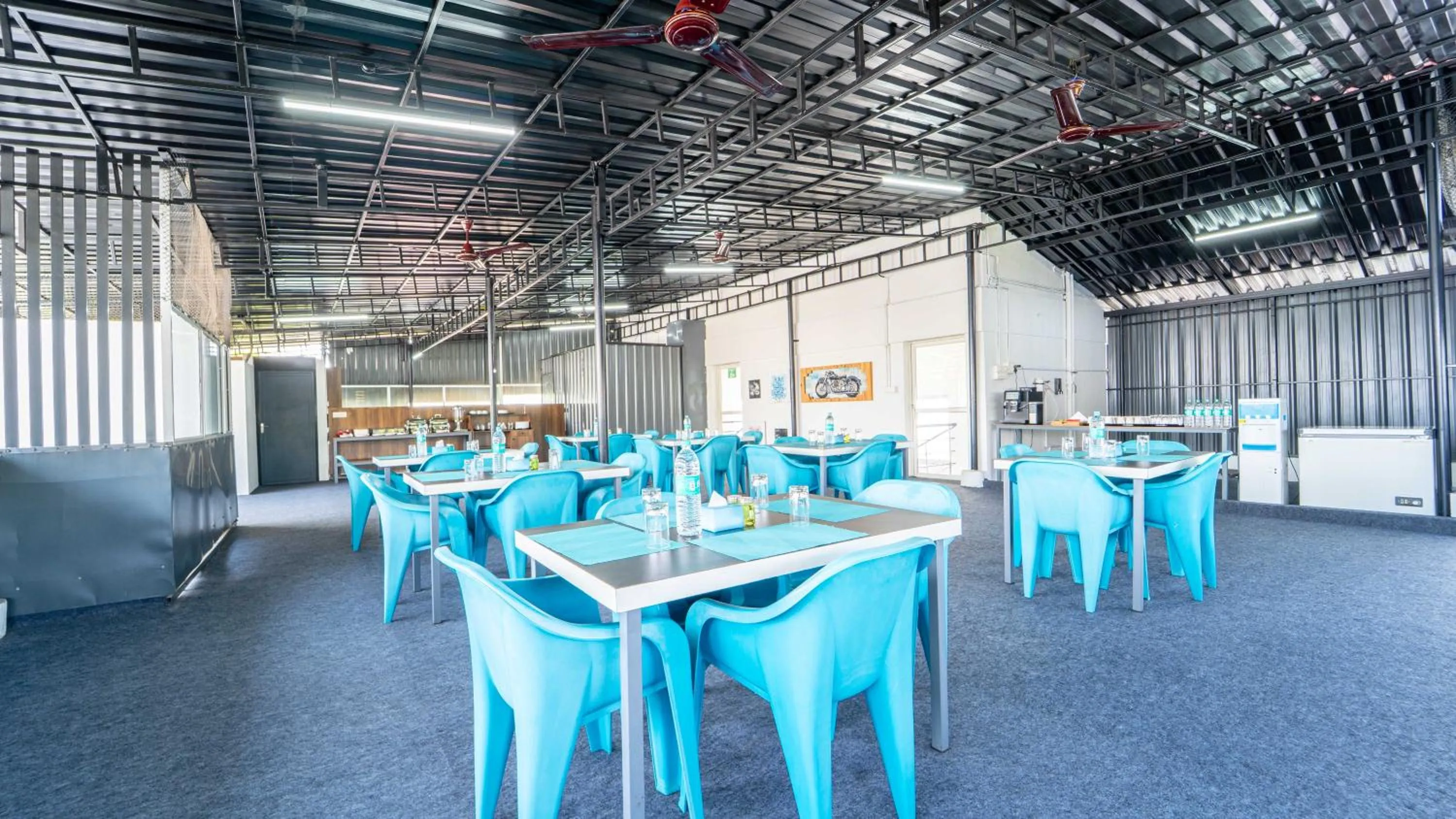 Dining area in Treebo Petals Suites Marine Drive
