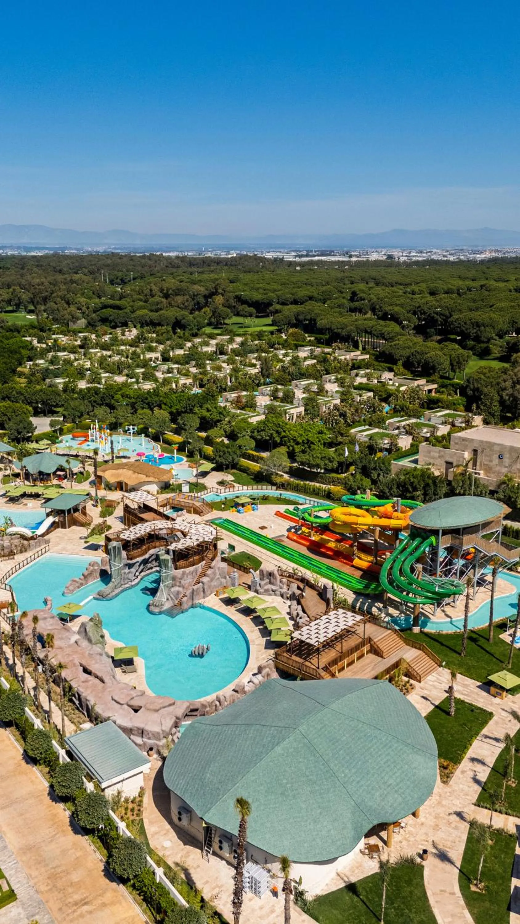 Swimming pool in Regnum Carya