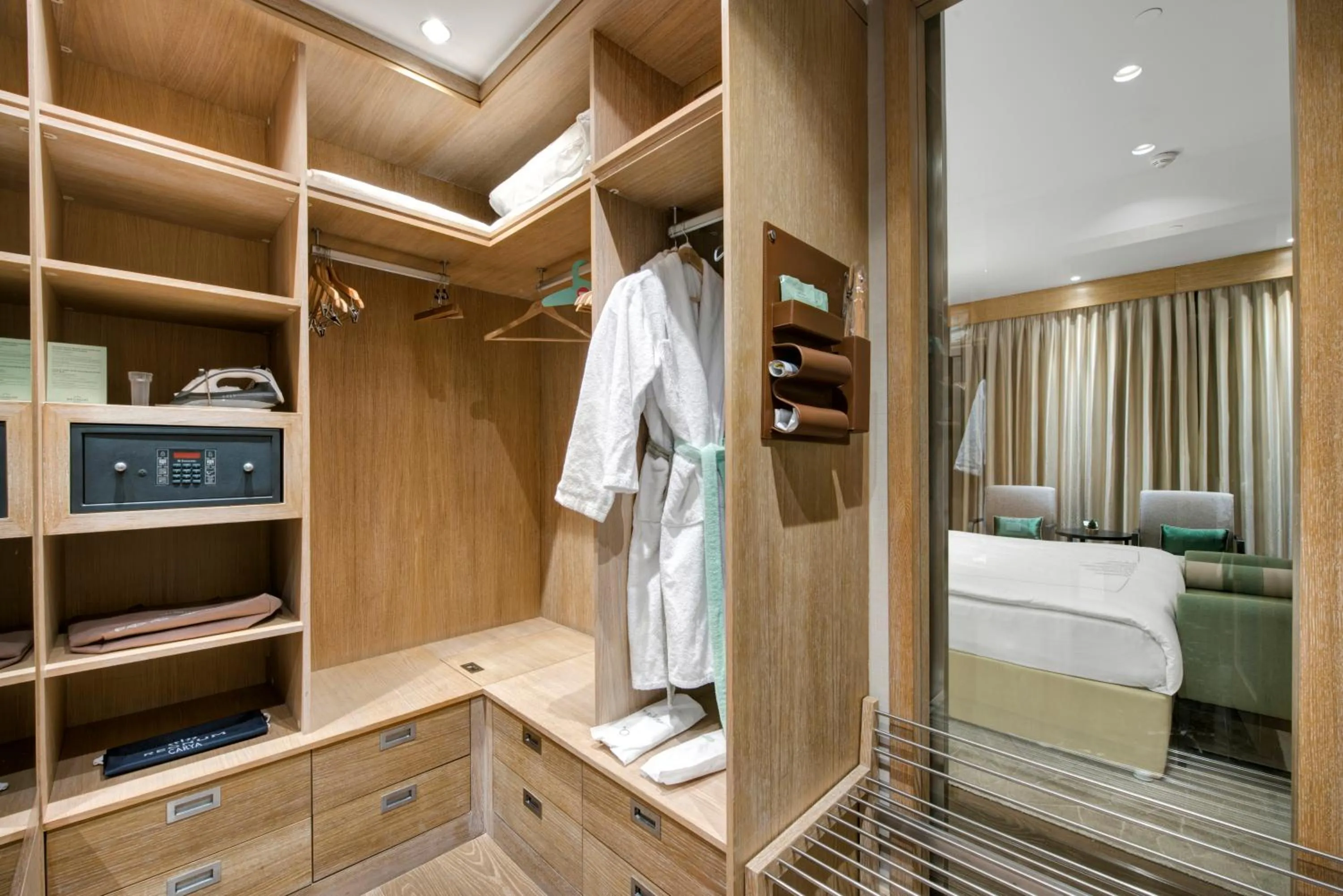 wardrobe, Bed in Regnum Carya