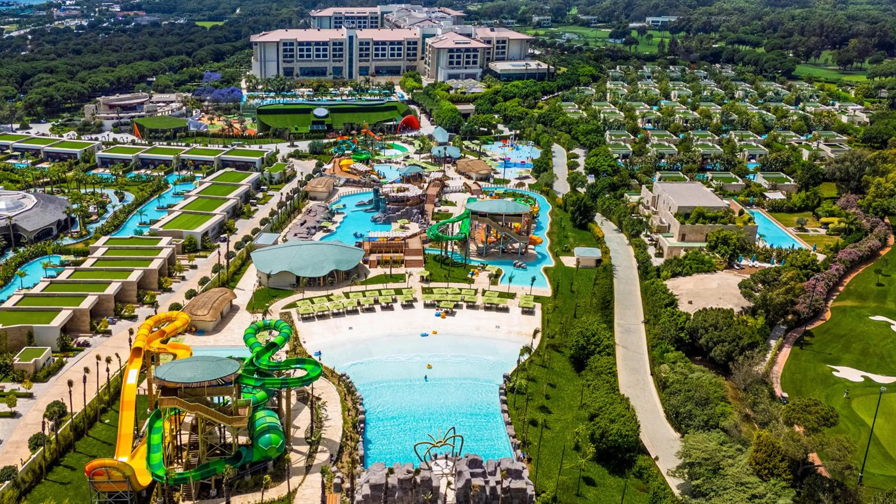 Swimming pool in Regnum Carya