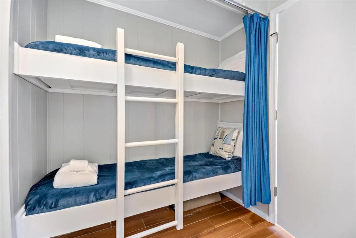 Bed in Hilton Head Beach & Tennis A142