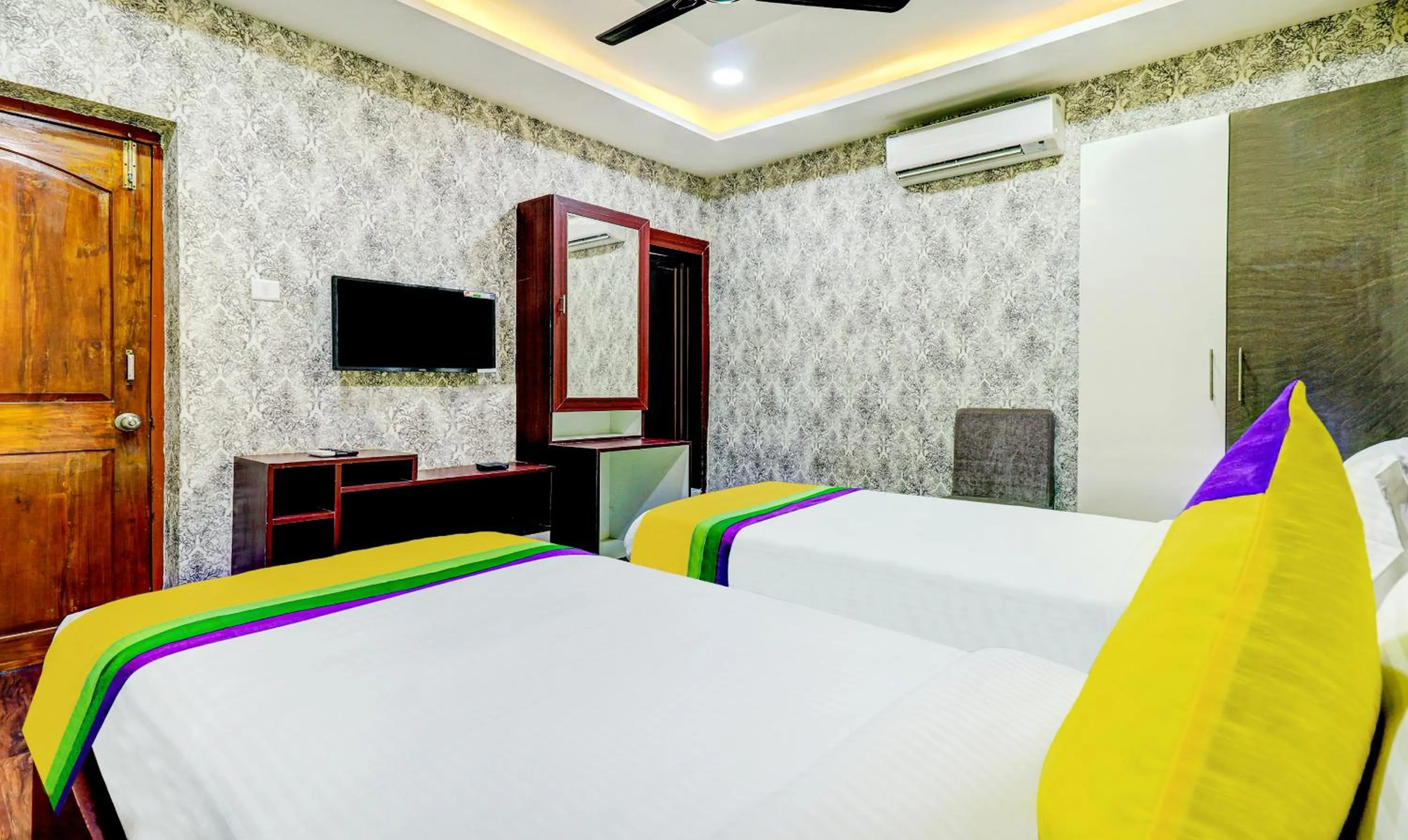 Bedroom, Bed in Itsy Hotels Aasma Luxury Villa
