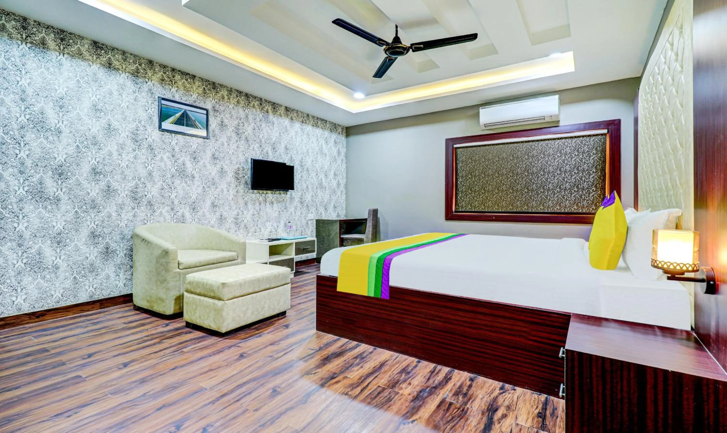 Bedroom, Bed in Itsy Hotels Aasma Luxury Villa
