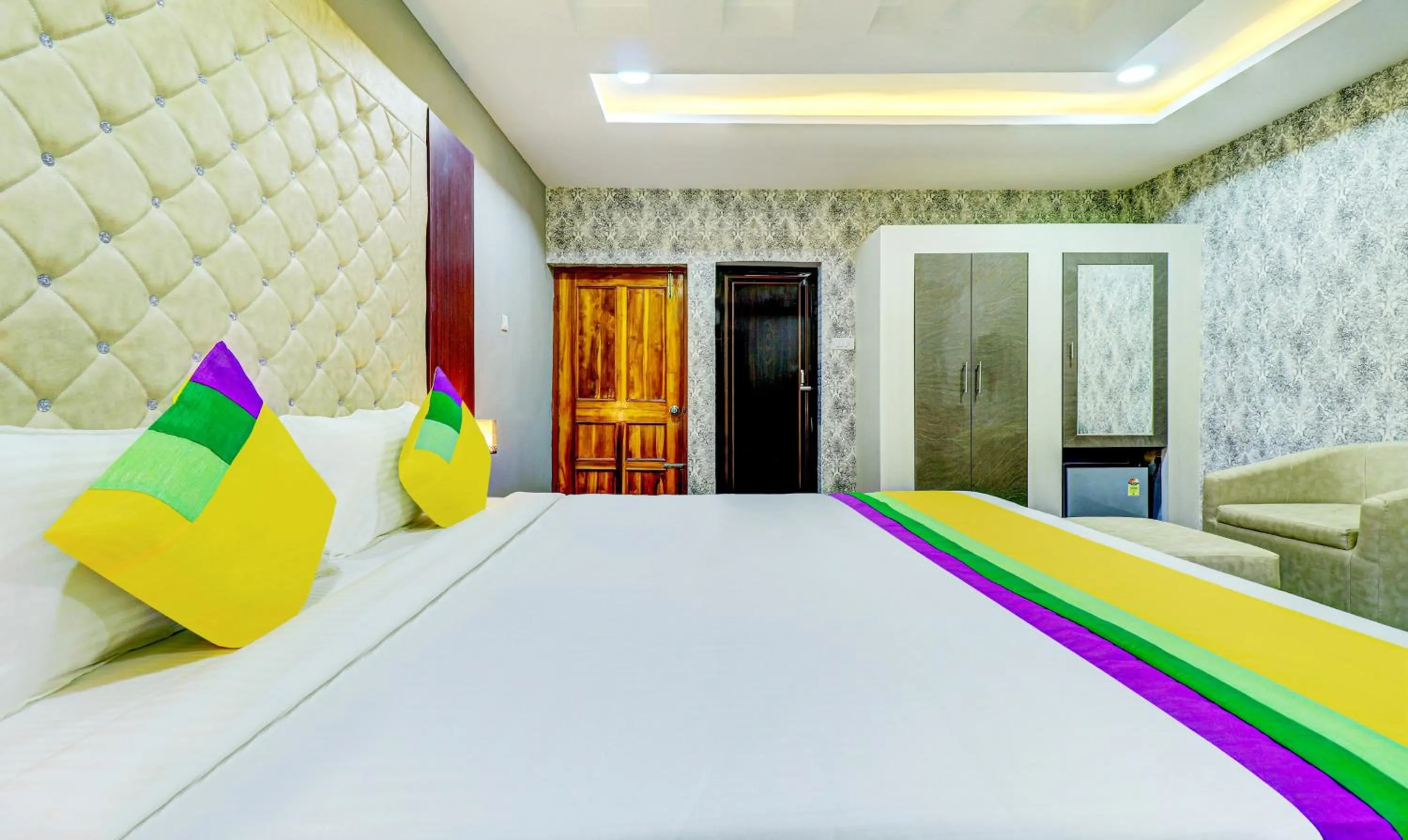 Bedroom, Bed in Itsy Hotels Aasma Luxury Villa