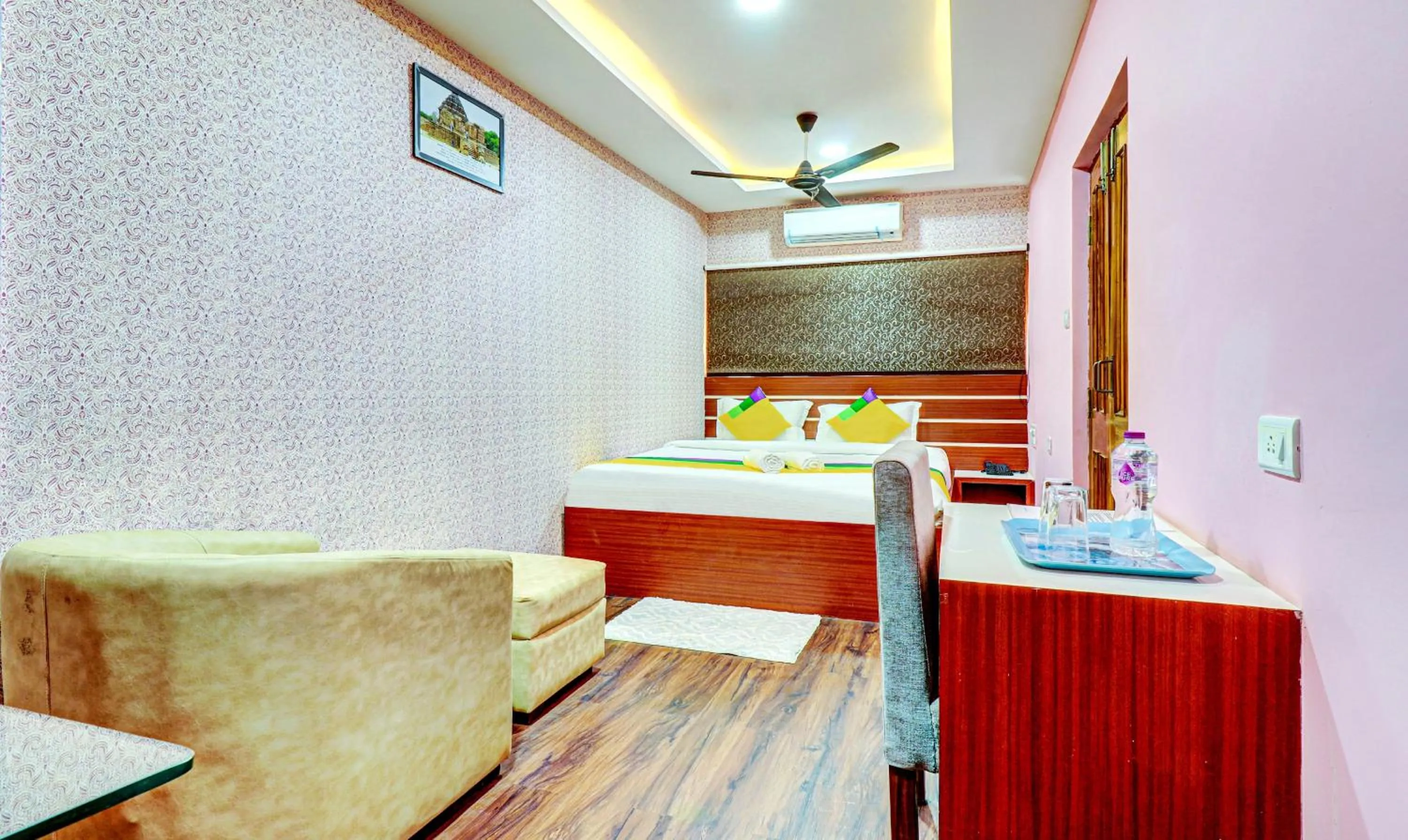 Bedroom in Itsy Hotels Aasma Luxury Villa