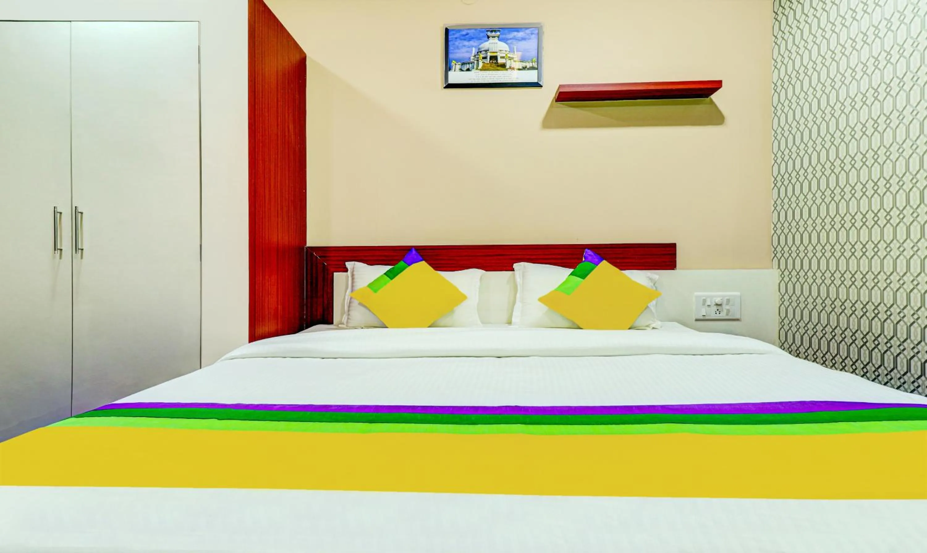 Bedroom, Bed in Itsy Hotels Aasma Luxury Villa