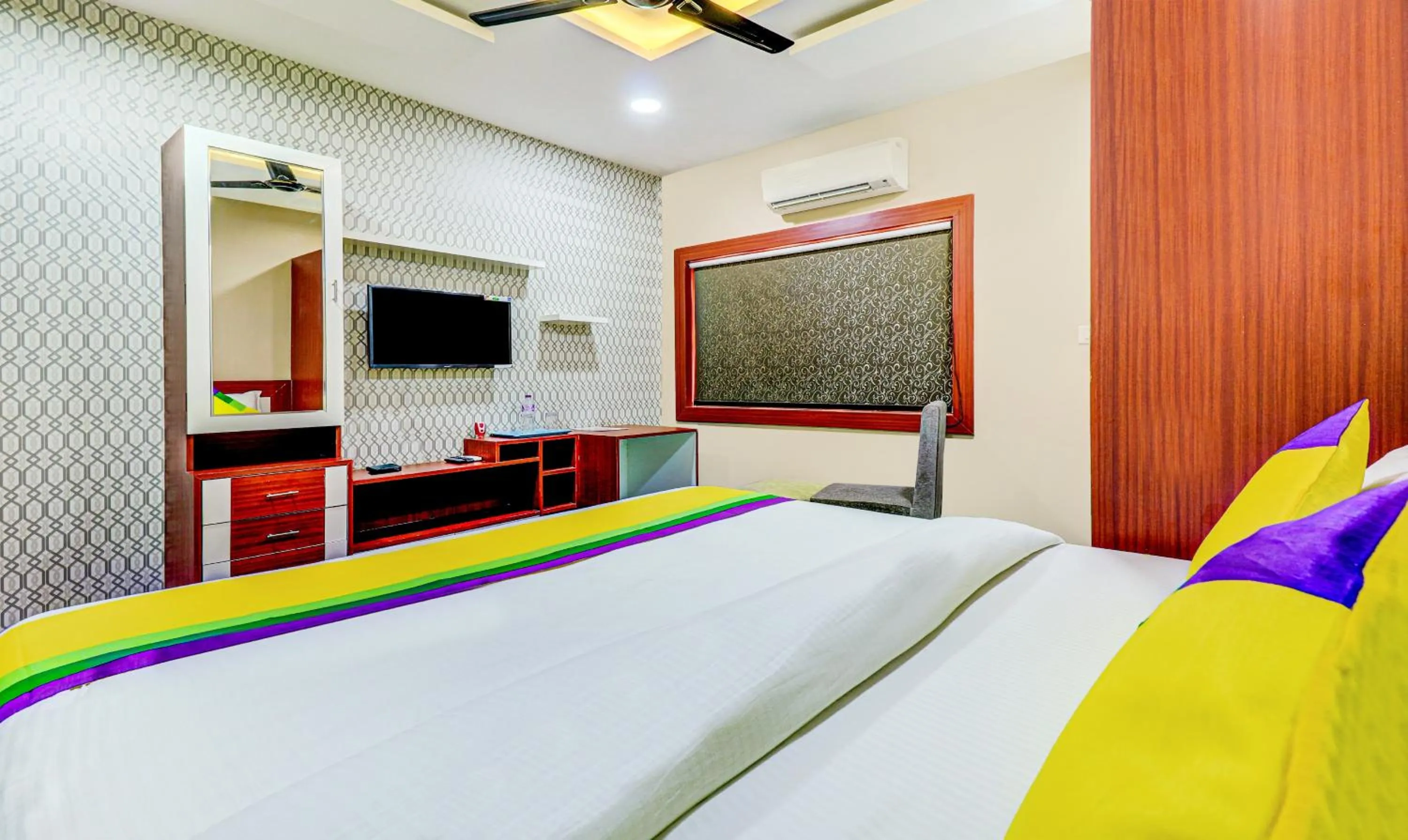 Bedroom, Bed in Itsy Hotels Aasma Luxury Villa