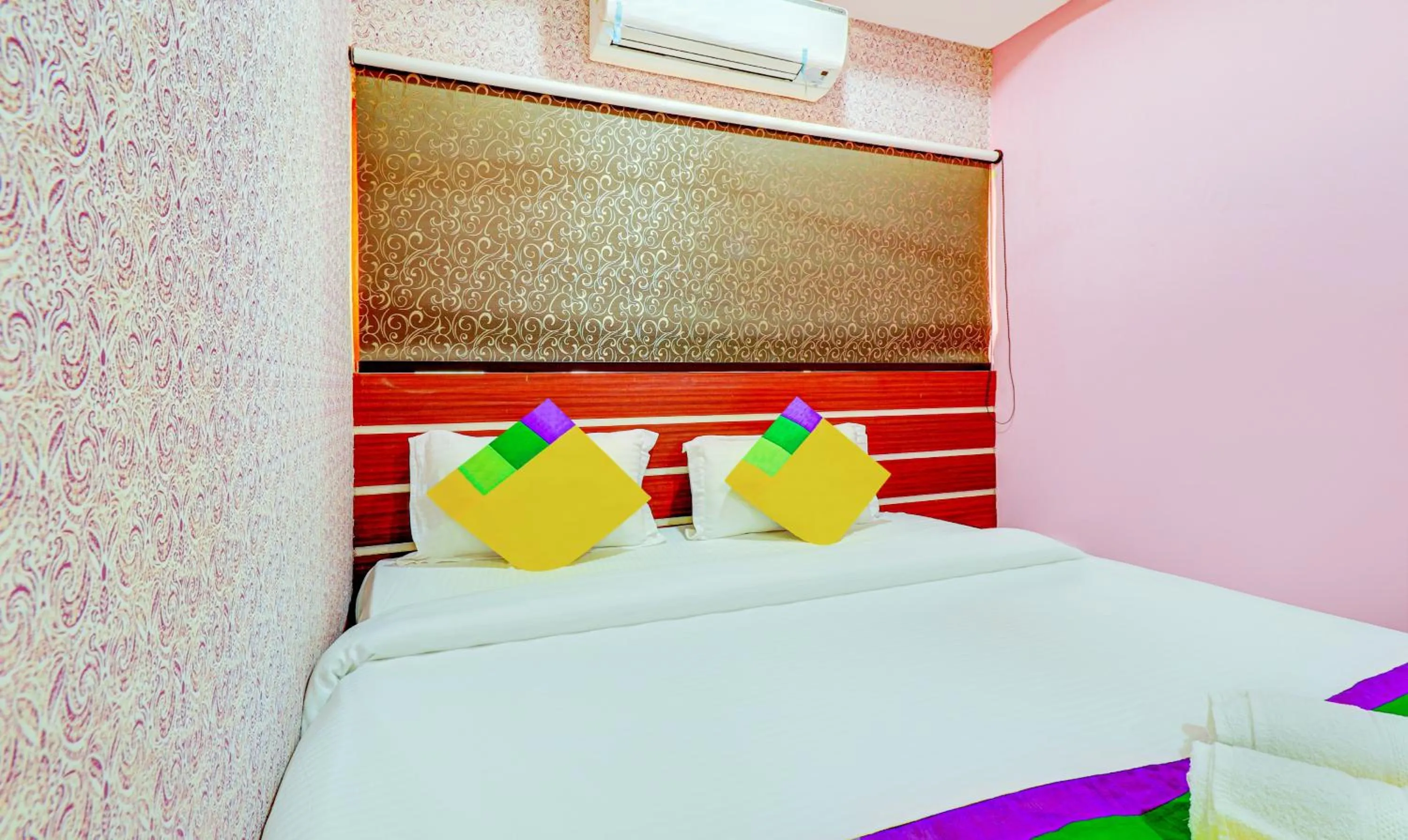 Bedroom, Bed in Itsy Hotels Aasma Luxury Villa