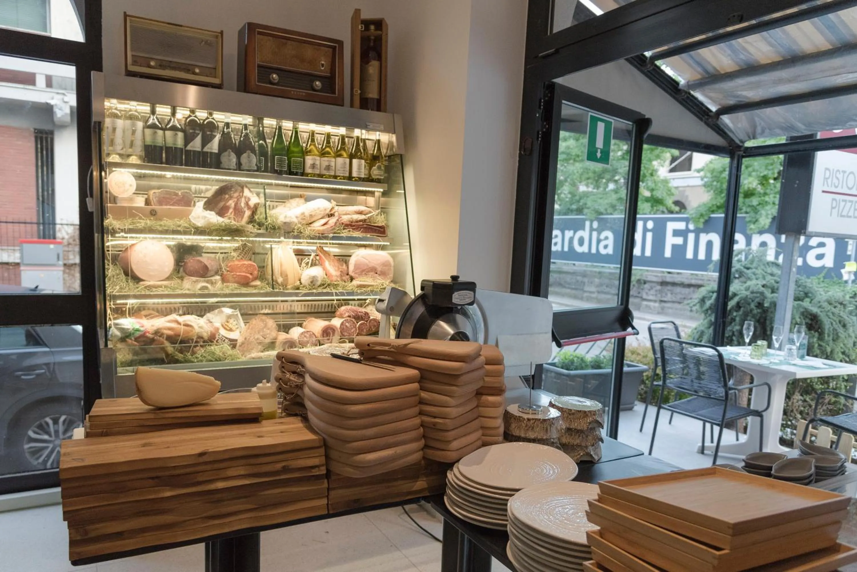 Restaurant/places to eat in ALBERGO 900Strati