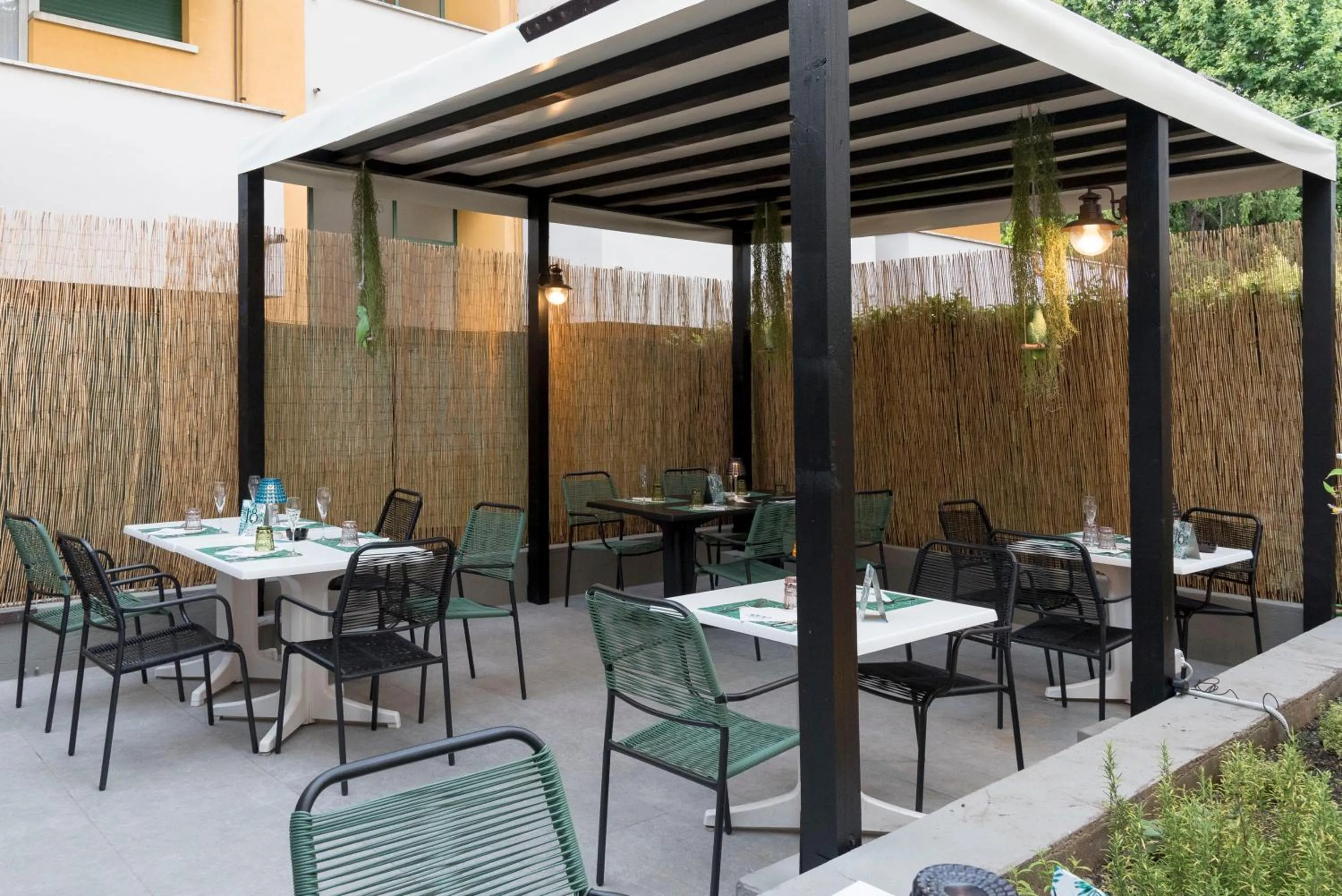 Restaurant/places to eat in ALBERGO 900Strati