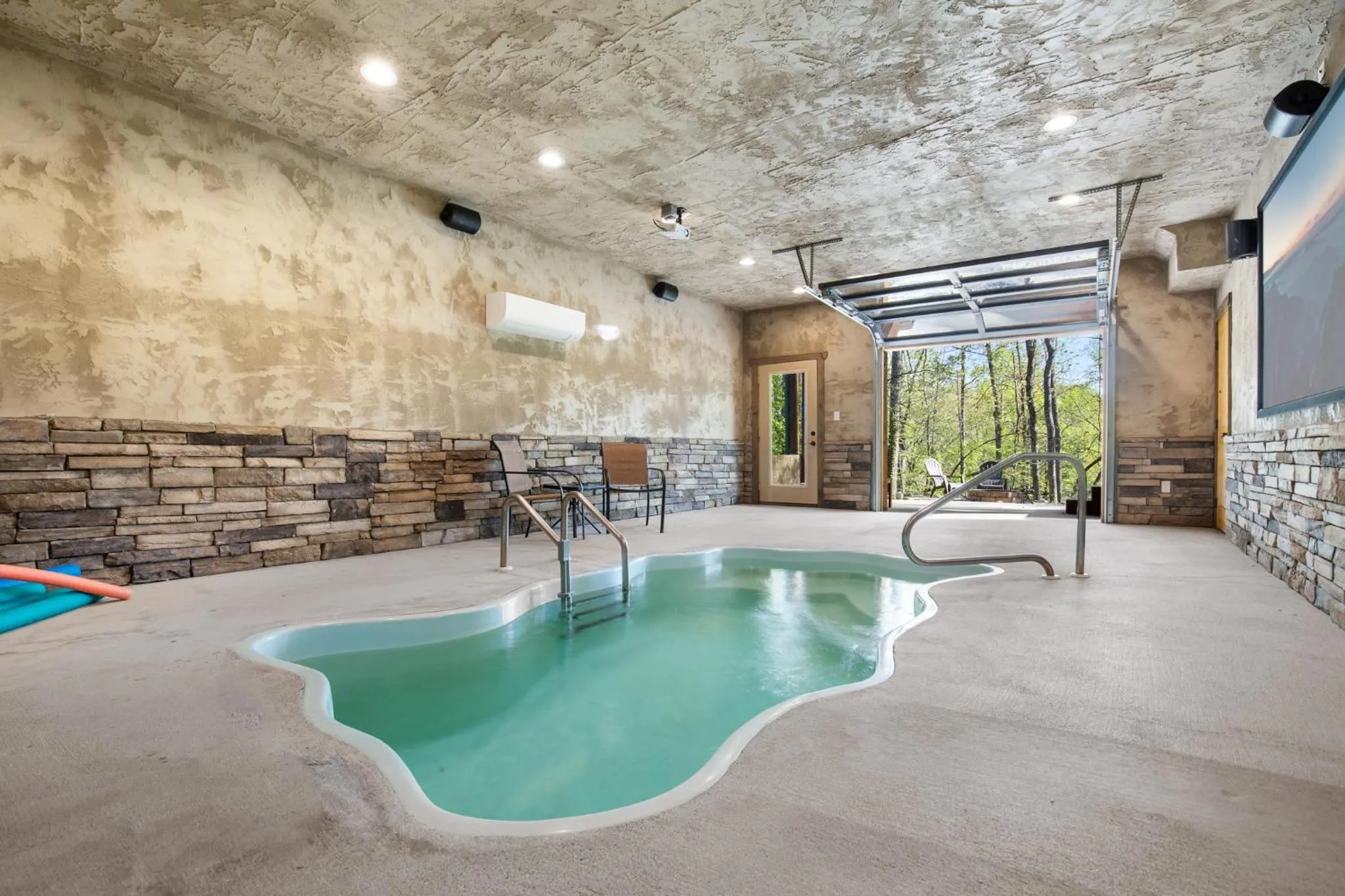 Property building in Poolin Around