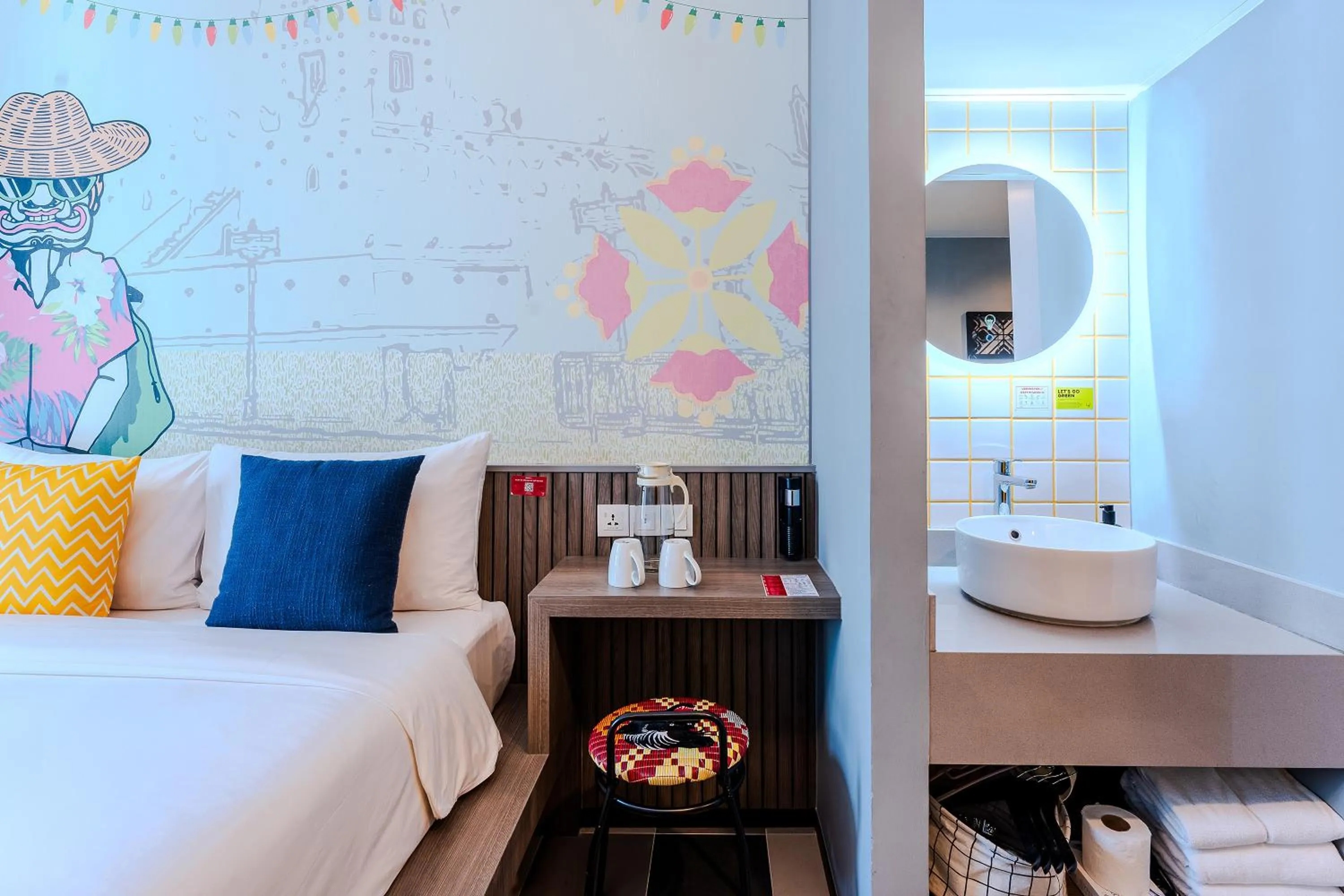 Bathroom, Bed in lyf Sukhumvit 8 Bangkok