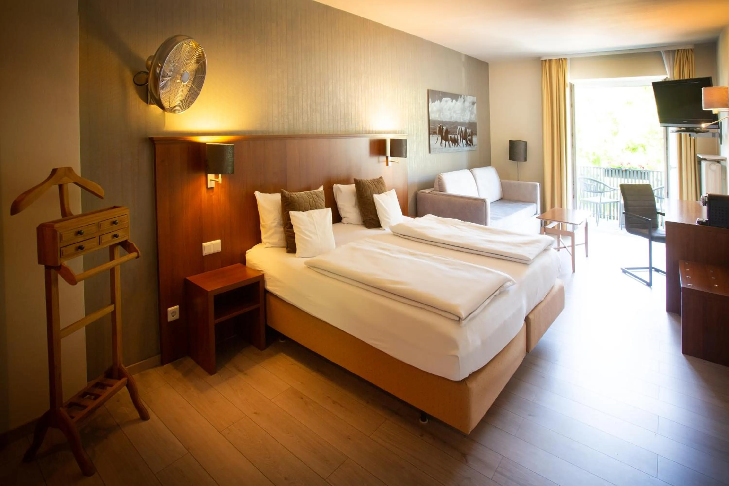 Photo of the whole room, Bed in Bad Emser Hof