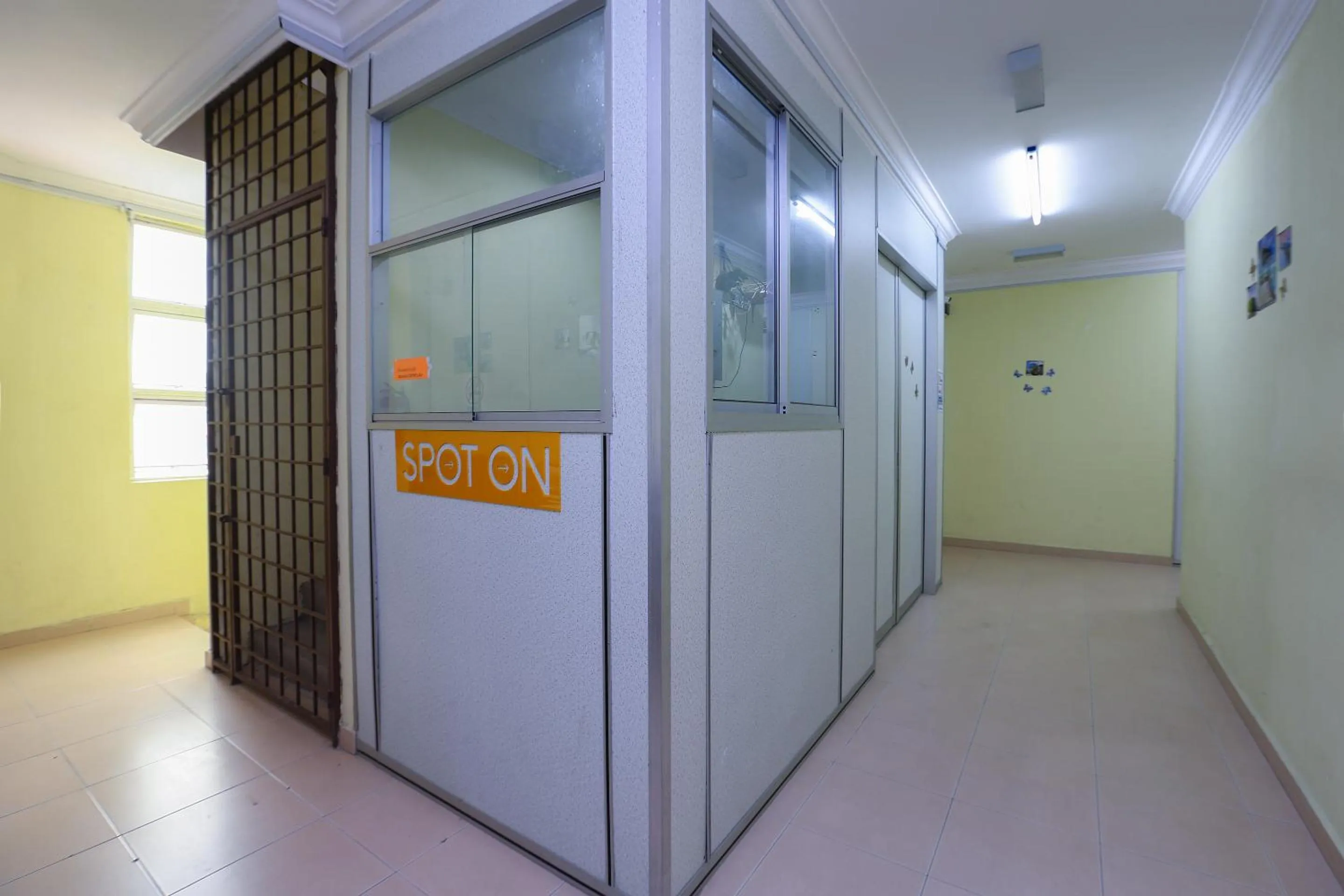 Lobby or reception in SPOT ON 89857 Azra Inn (rumah Tumpangan)