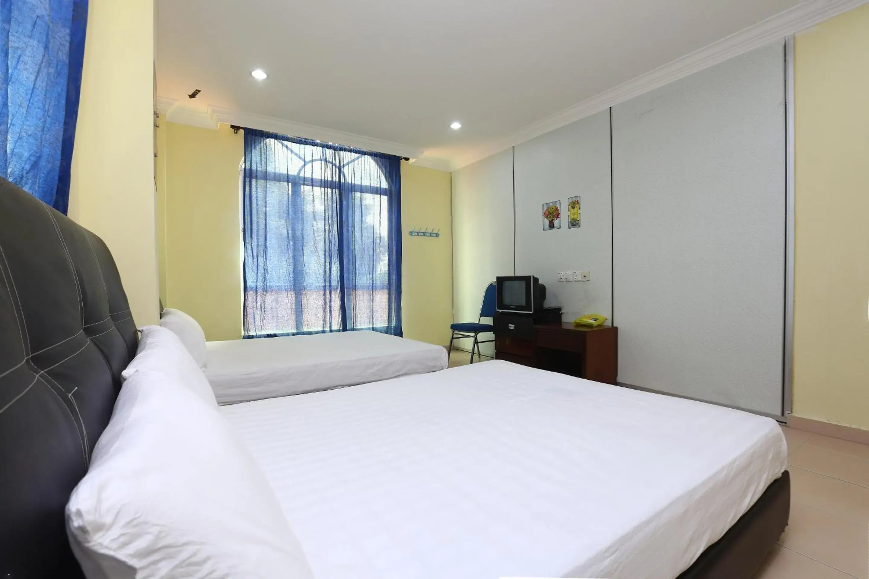 Standard Family Room in SPOT ON 89857 Azra Inn (rumah Tumpangan) Standard Family Room in SPOT ON 89857 Azra Inn (rumah Tumpangan)