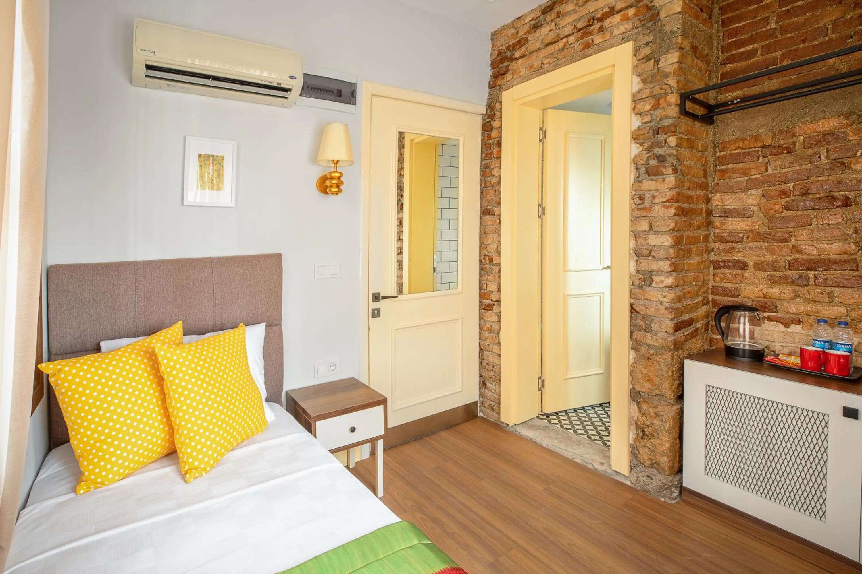 Photo of the whole room in Mono Hotel