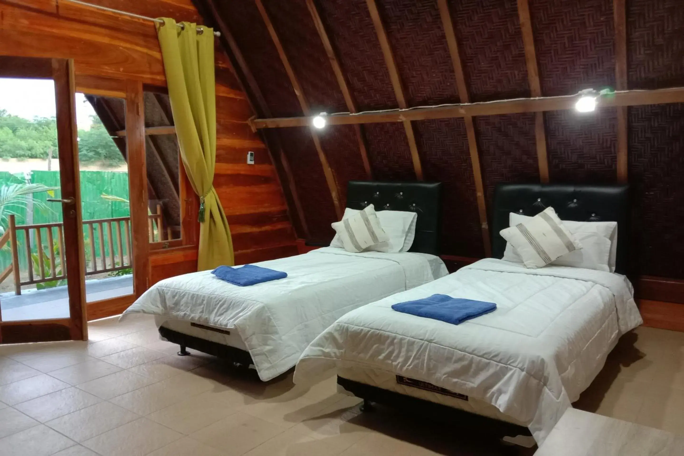 Standard Twin Room in Villa Alam Flores Komodo Labuan Bajo Mitra RedDoorz Standard Twin Room in Villa Alam Flores Komodo Labuan Bajo Mitra RedDoorz