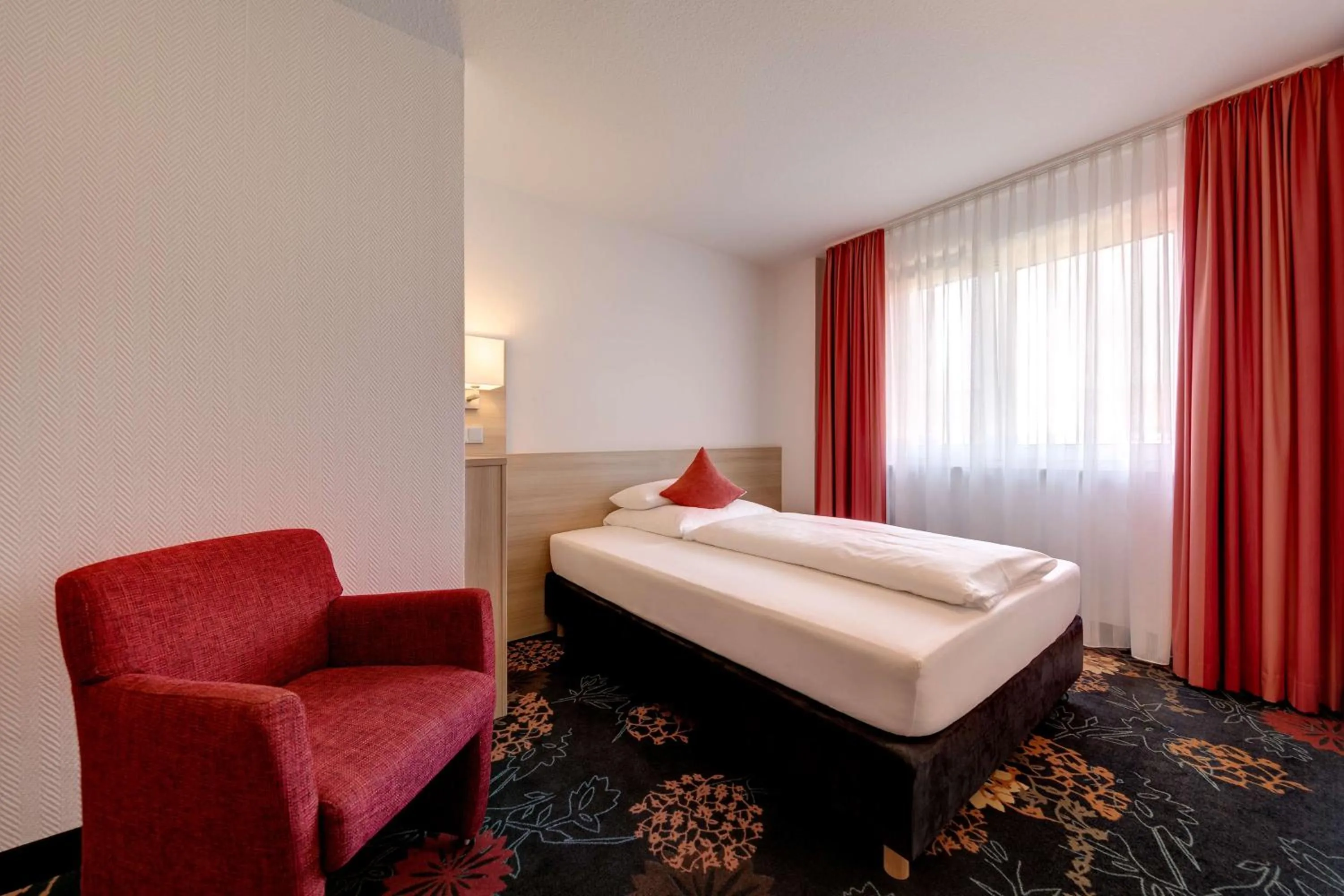 Photo of the whole room, Bed in Best Western Blankenburg Hotel