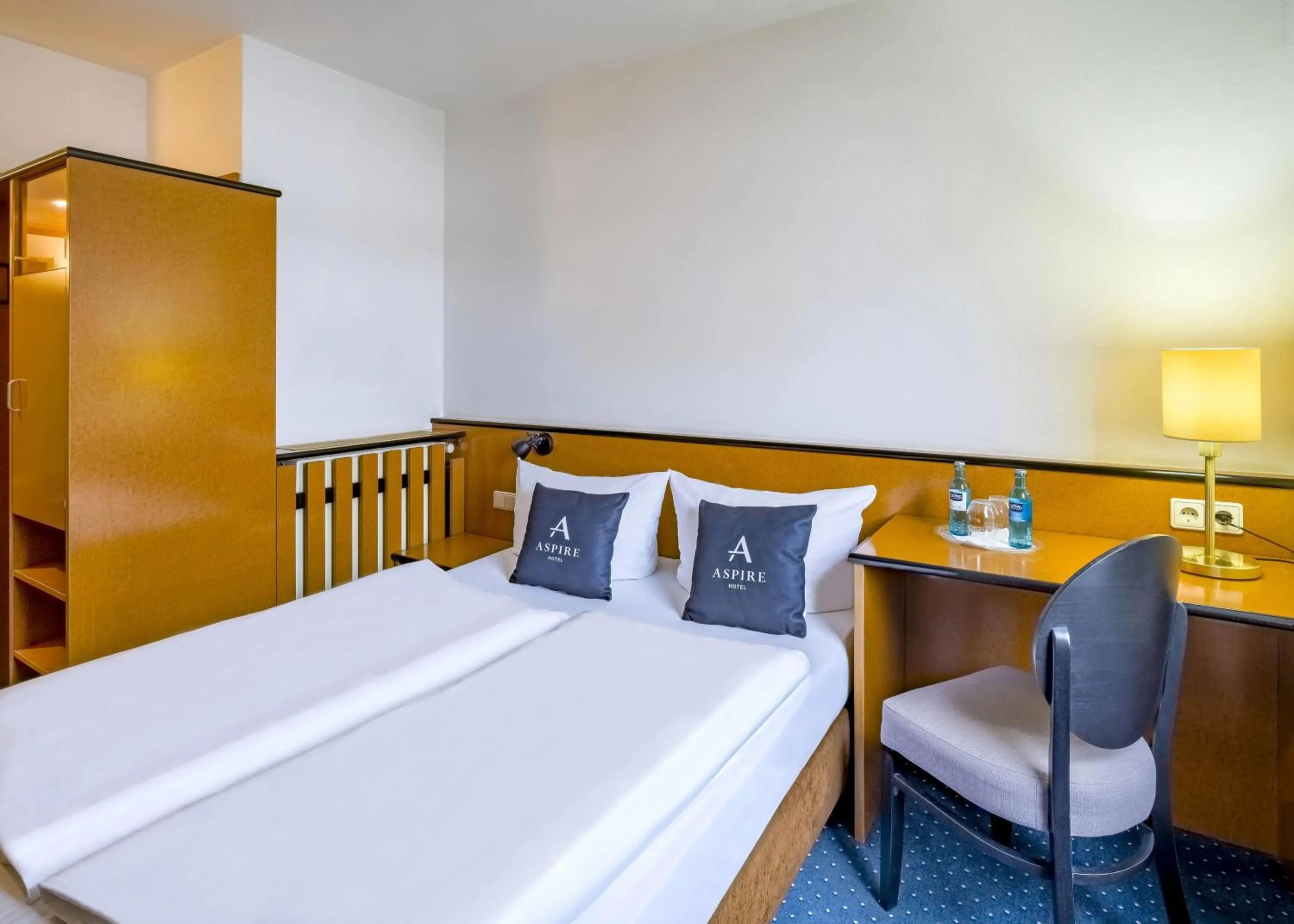 Photo of the whole room, Bed in Aspire Frankfurt Airport, Trademark Collection by Wyndham