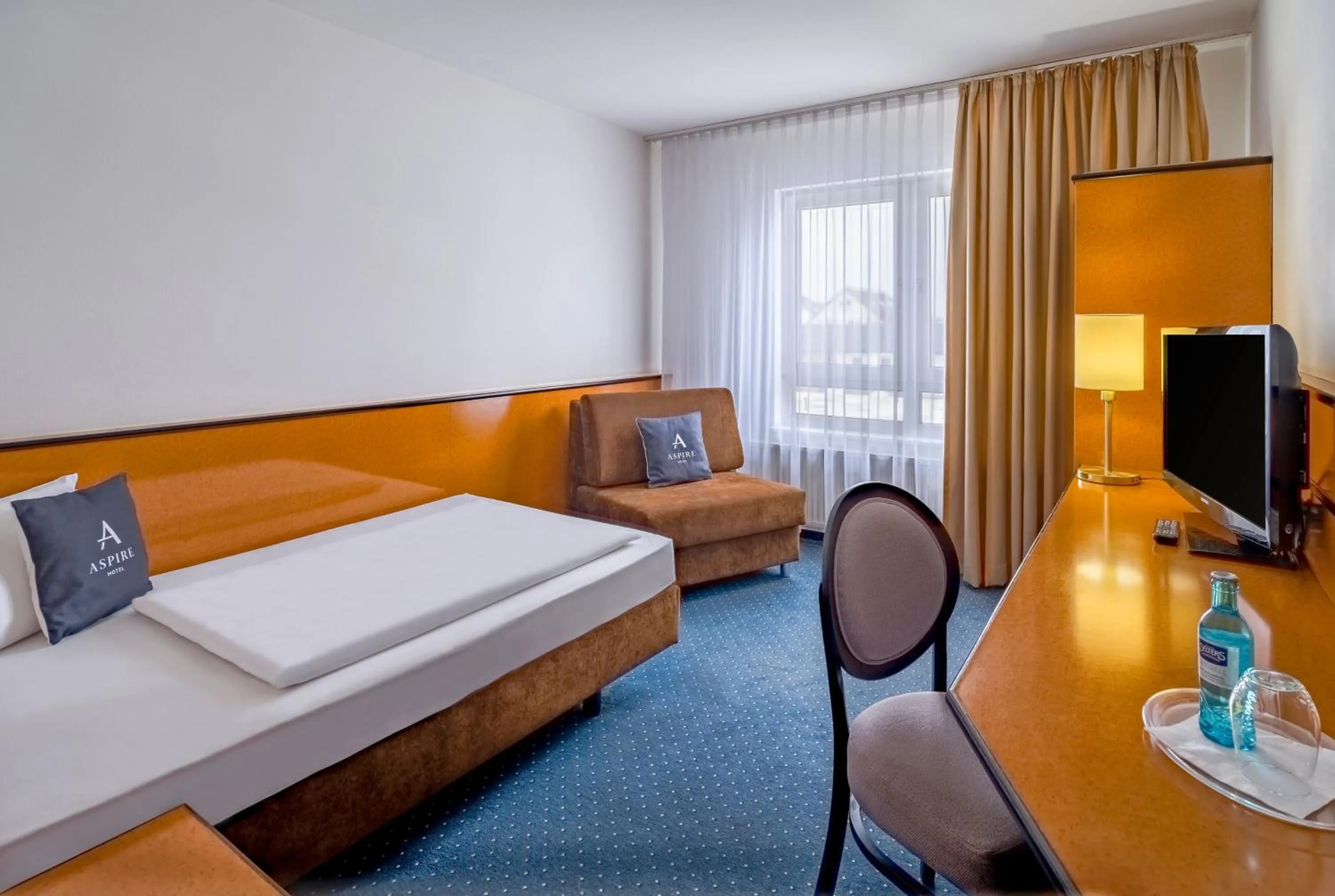 TV and multimedia, Bed in Aspire Frankfurt Airport, Trademark Collection by Wyndham