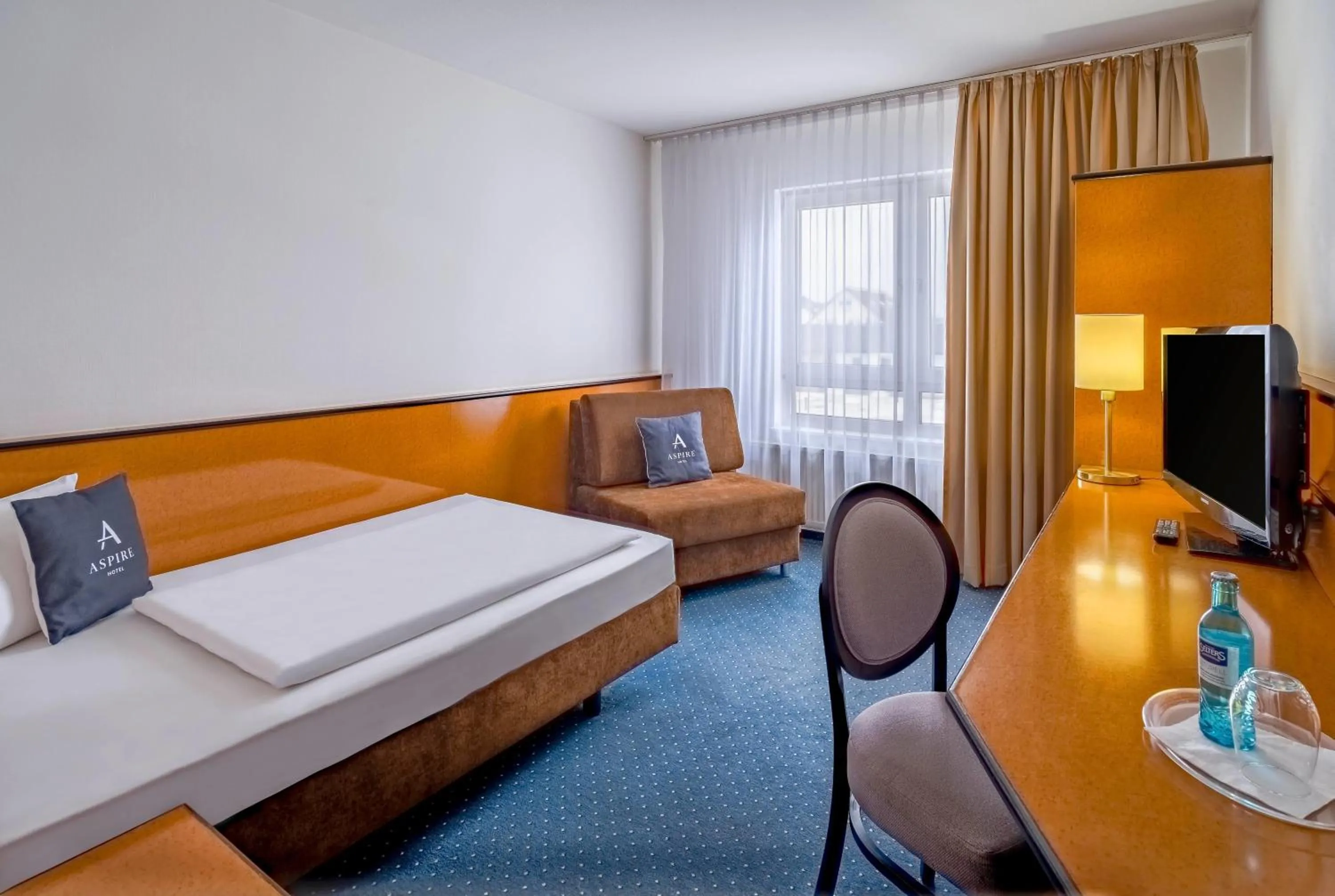 Photo of the whole room, Bed in Aspire Frankfurt Airport, Trademark Collection by Wyndham