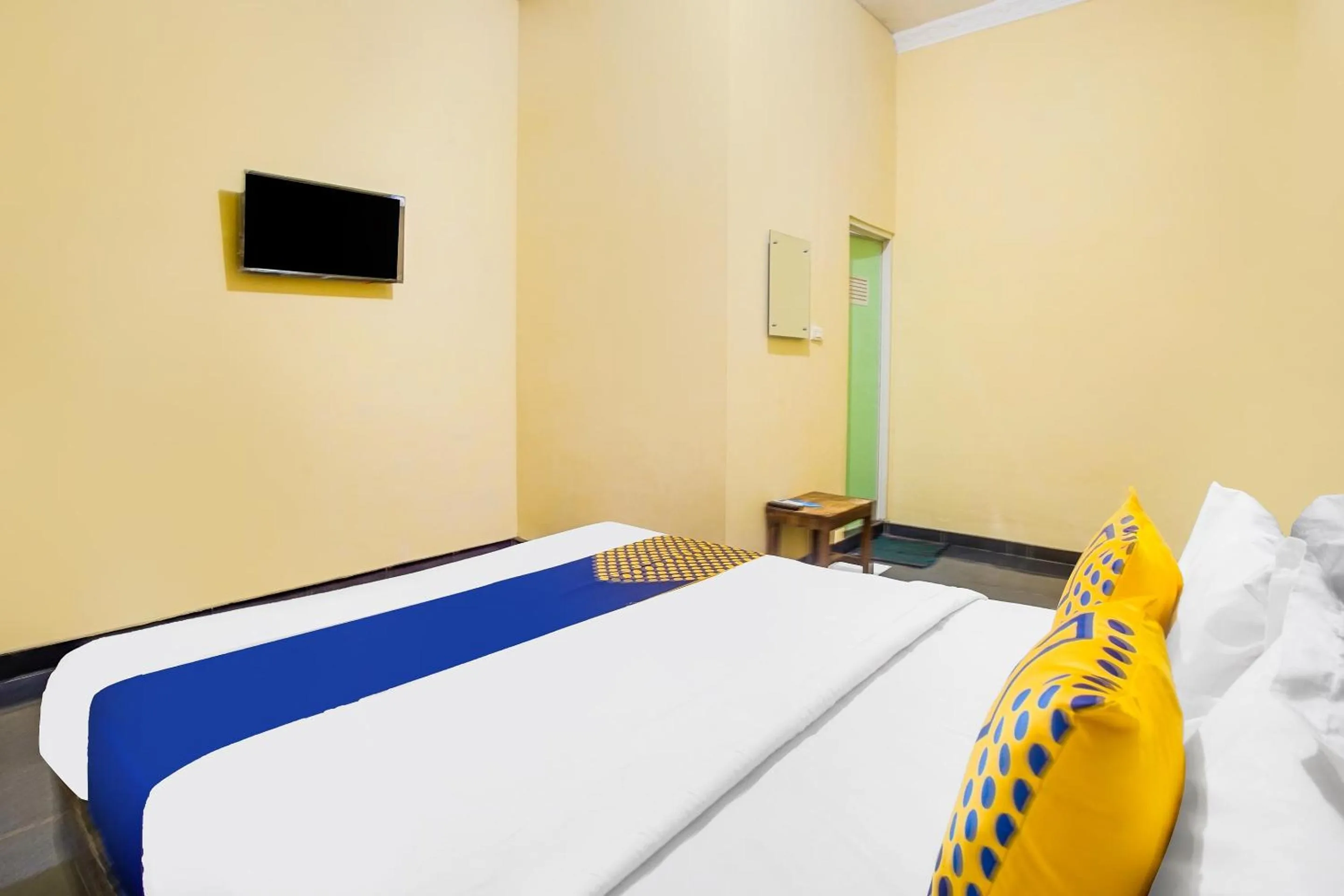 Bedroom, Bed in OYO Life 3005 Kost Rumaisha Syariah