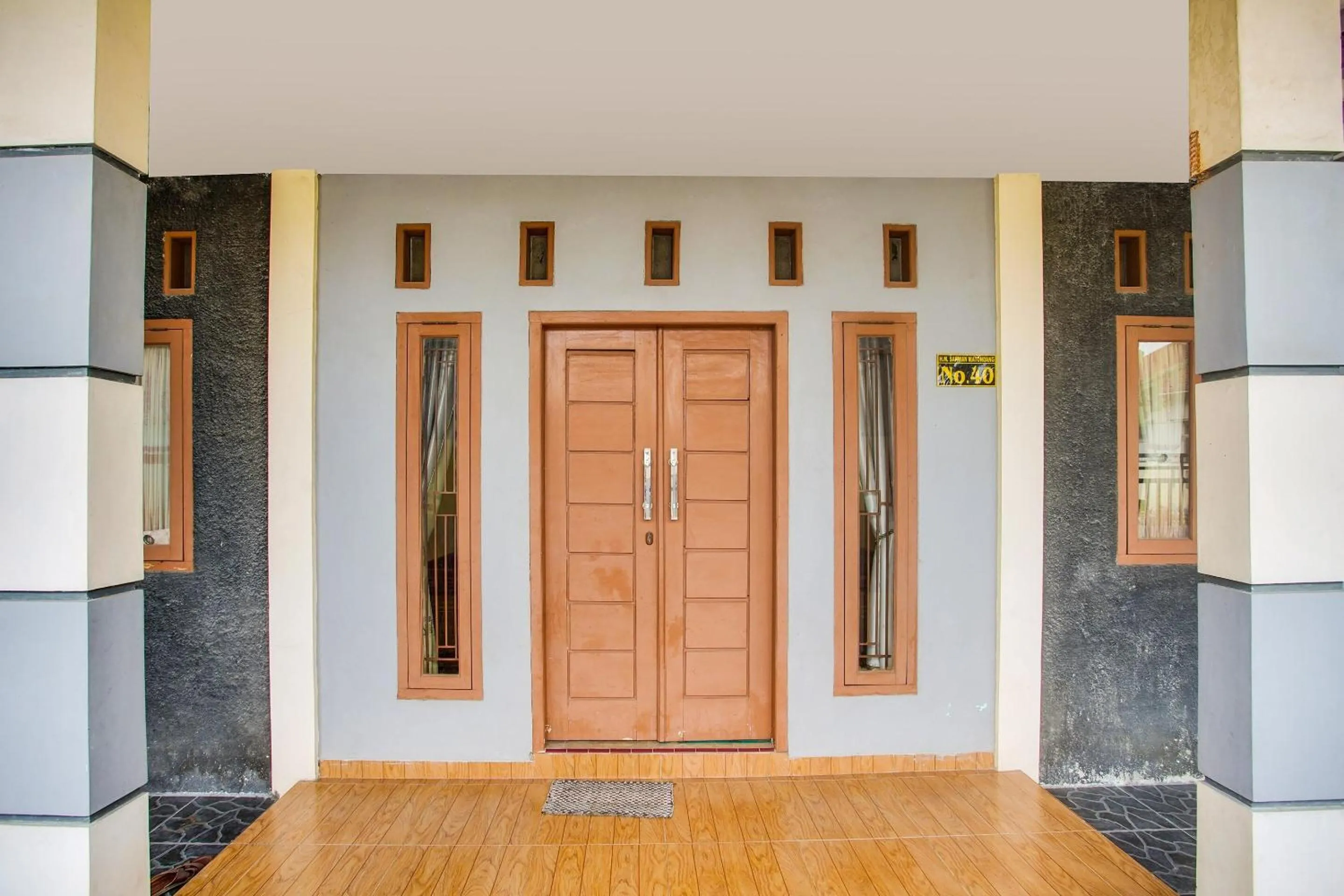 Facade/entrance in OYO Life 3005 Kost Rumaisha Syariah