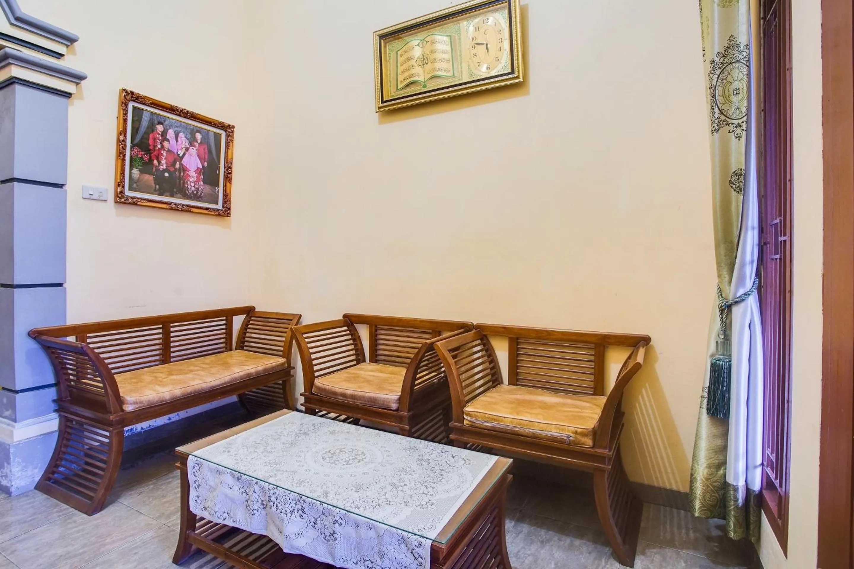 Lobby or reception in OYO Life 3005 Kost Rumaisha Syariah