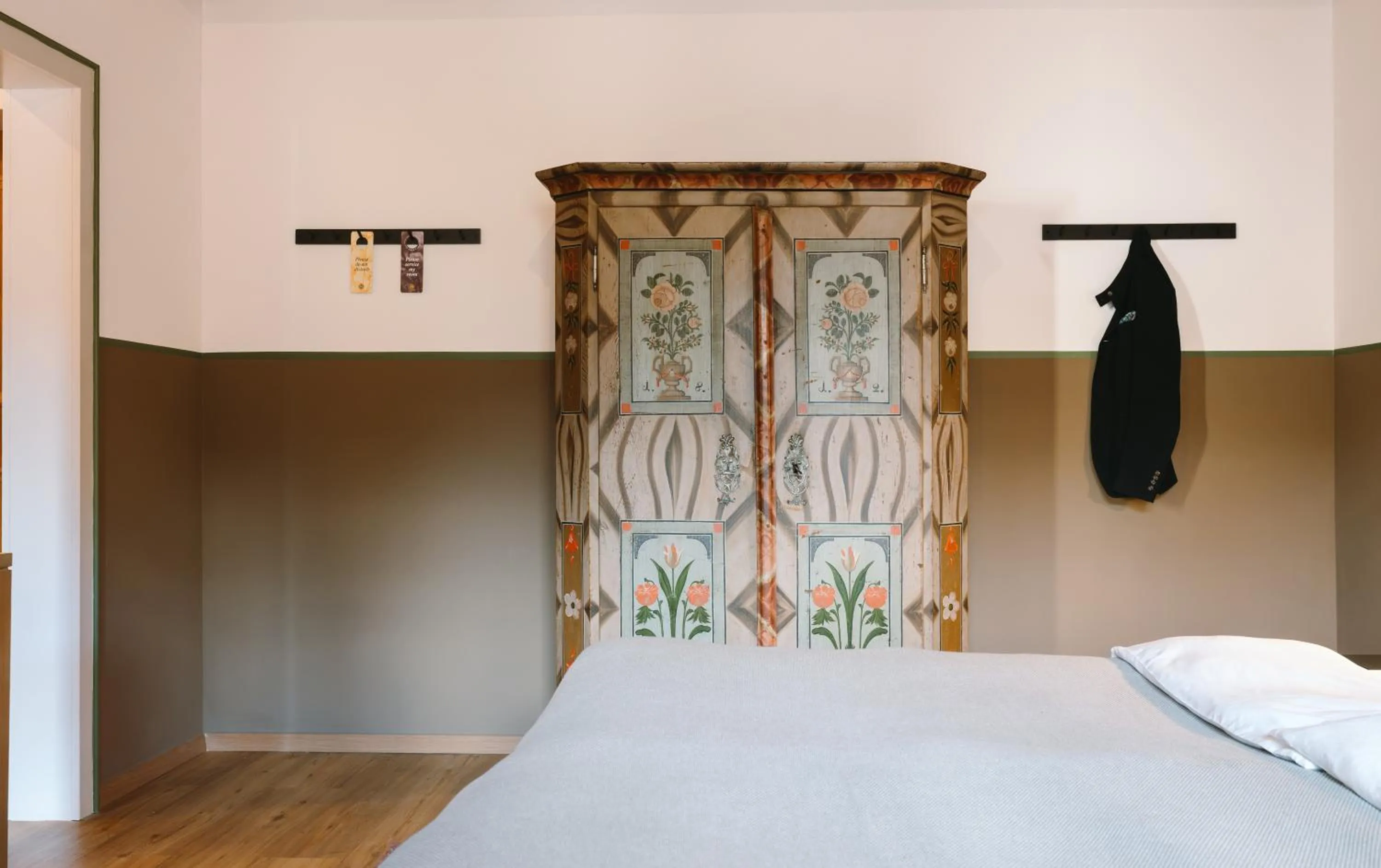 Photo of the whole room, Bed in HENRI Country House Garmisch-Partenkirchen