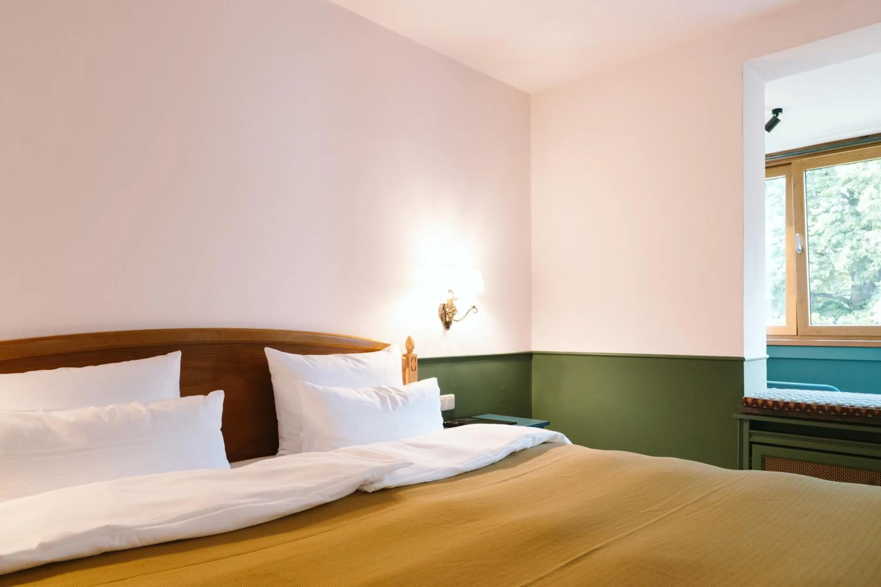 Photo of the whole room, Bed in HENRI Country House Garmisch-Partenkirchen